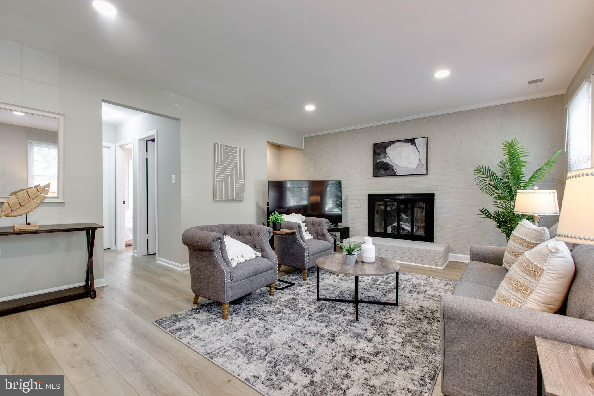 NAPLES MANOR - Residential