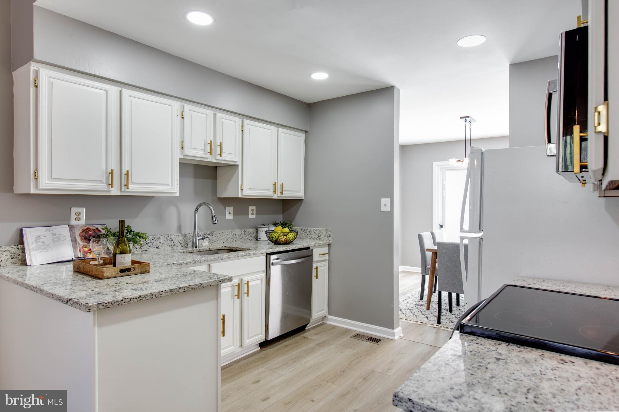NAPLES MANOR - Residential