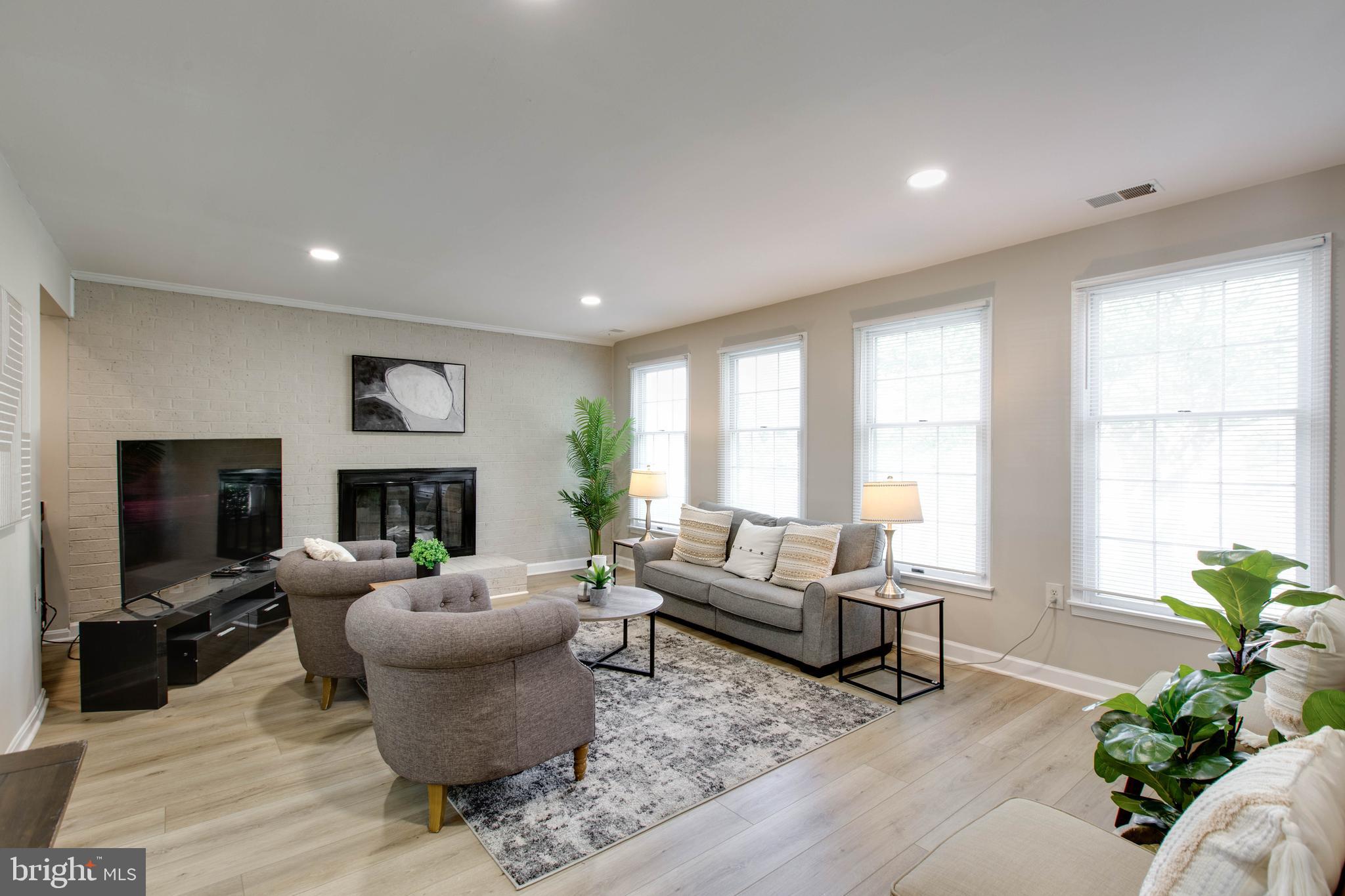 NAPLES MANOR - Residential