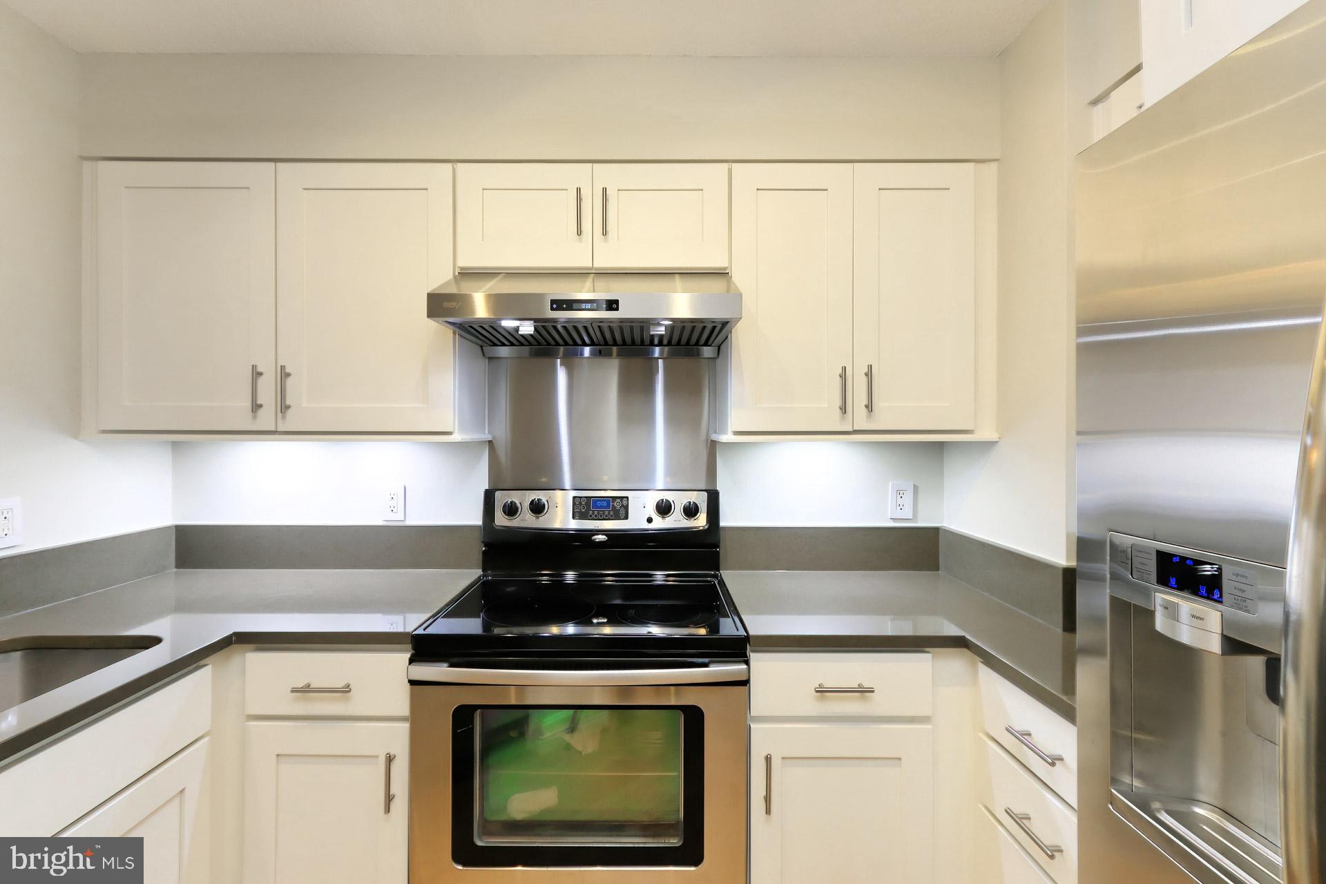 CARLYLE TOWERS - Residential