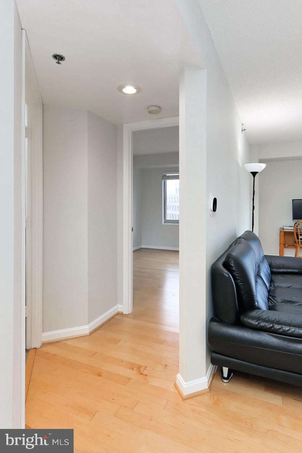 CARLYLE TOWERS - Residential