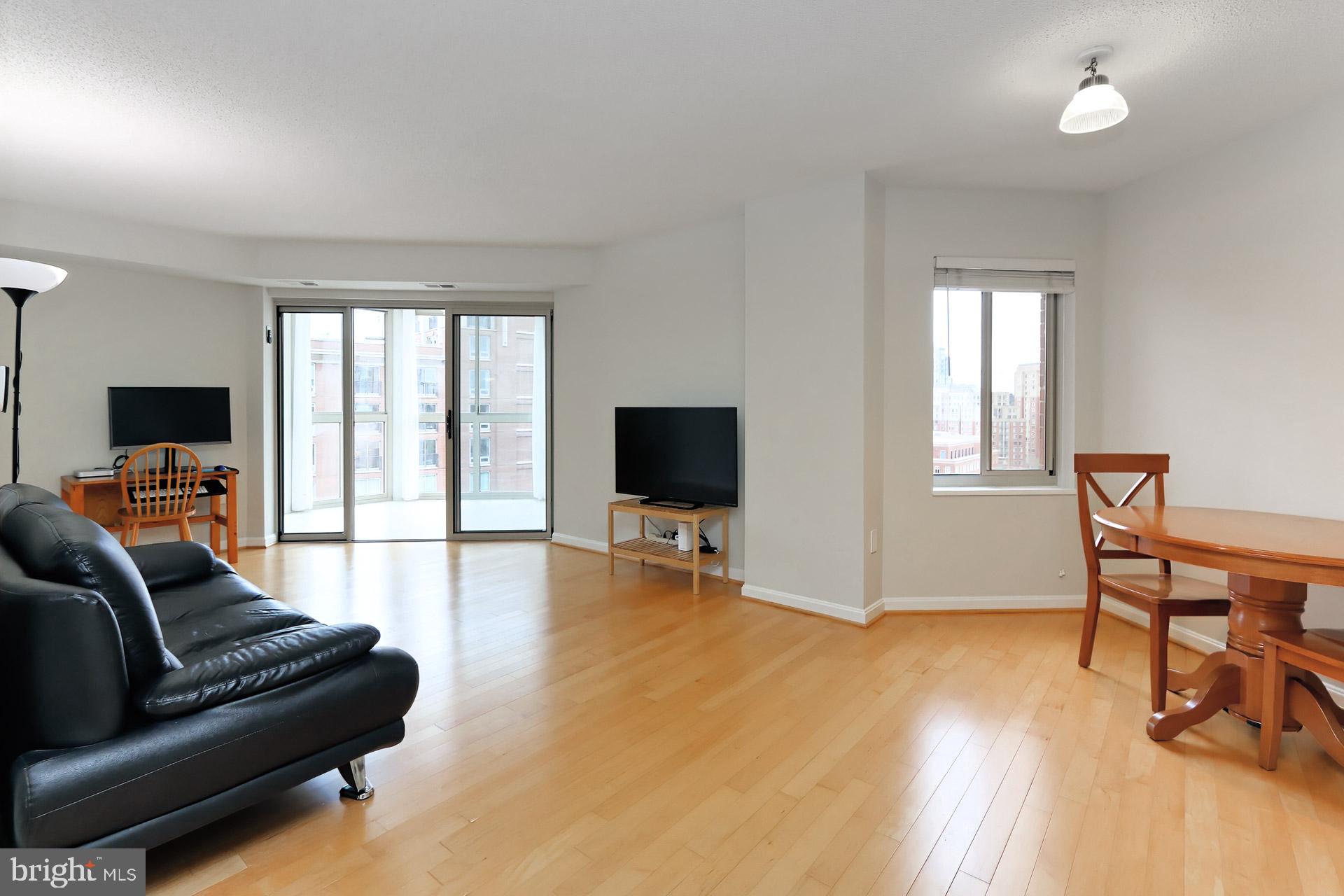 CARLYLE TOWERS - Residential