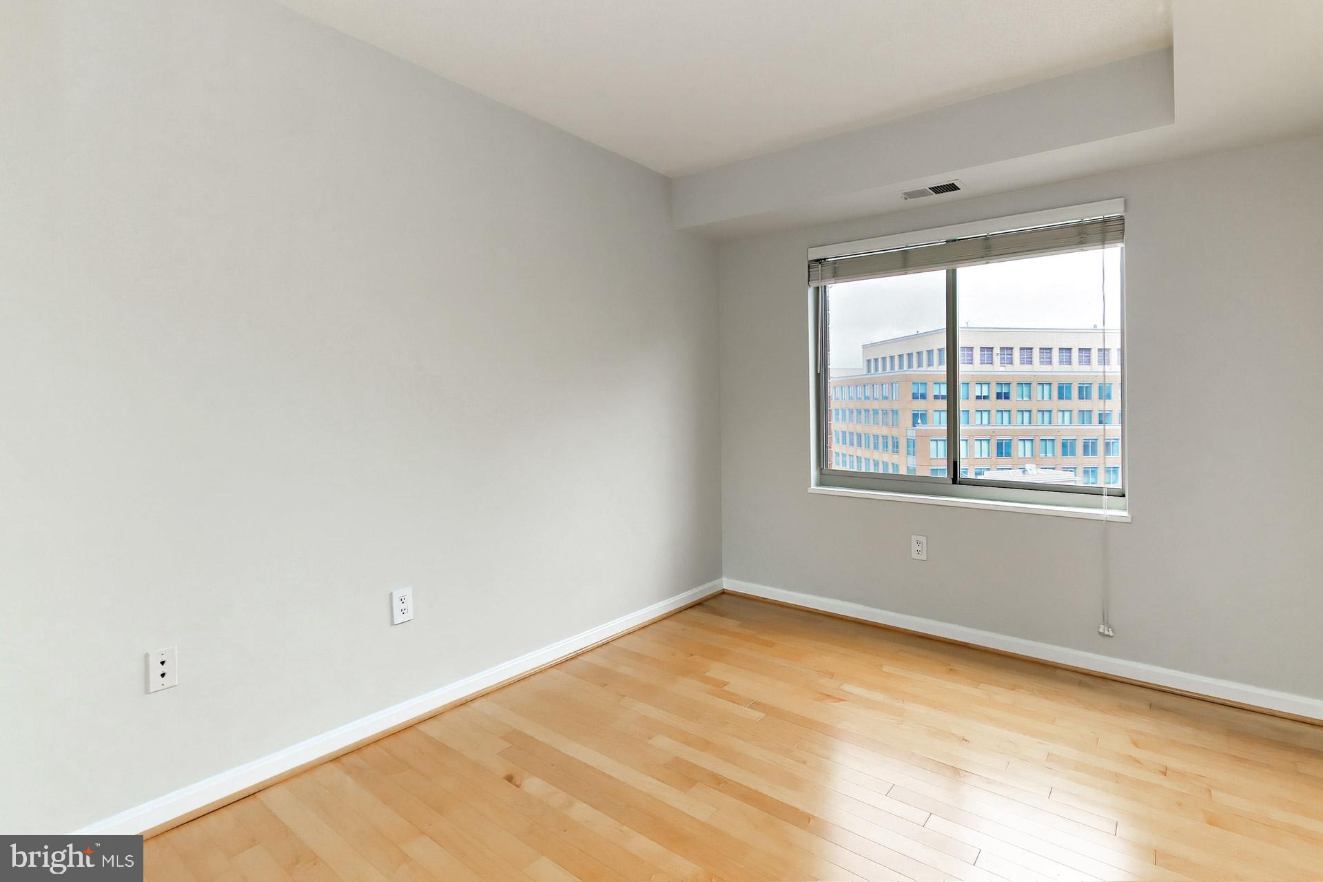 CARLYLE TOWERS - Residential