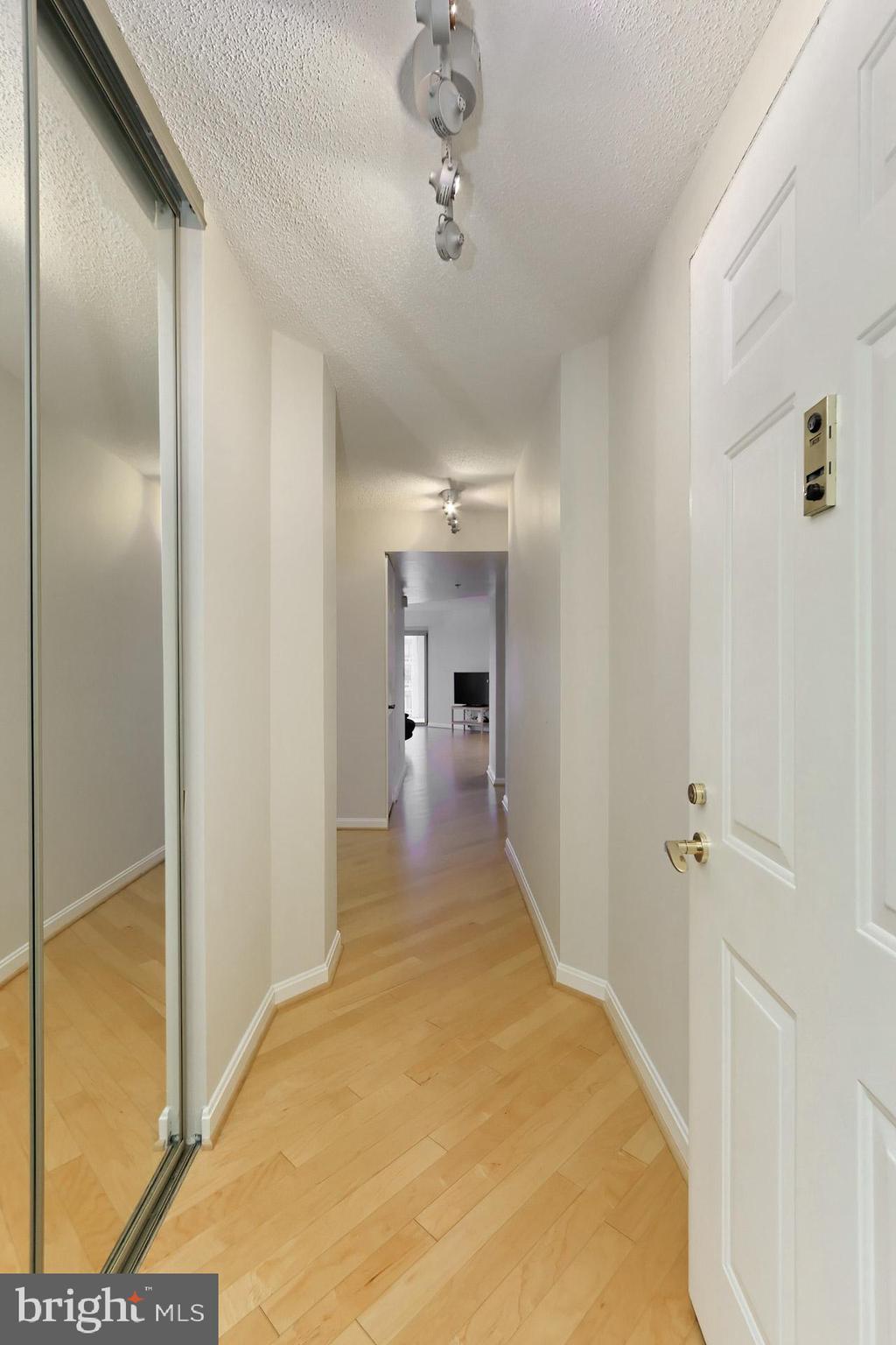 CARLYLE TOWERS - Residential