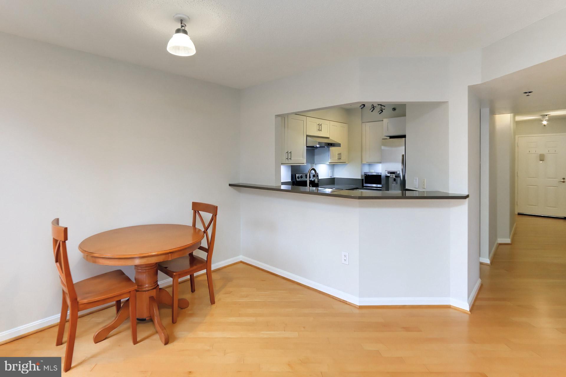 CARLYLE TOWERS - Residential