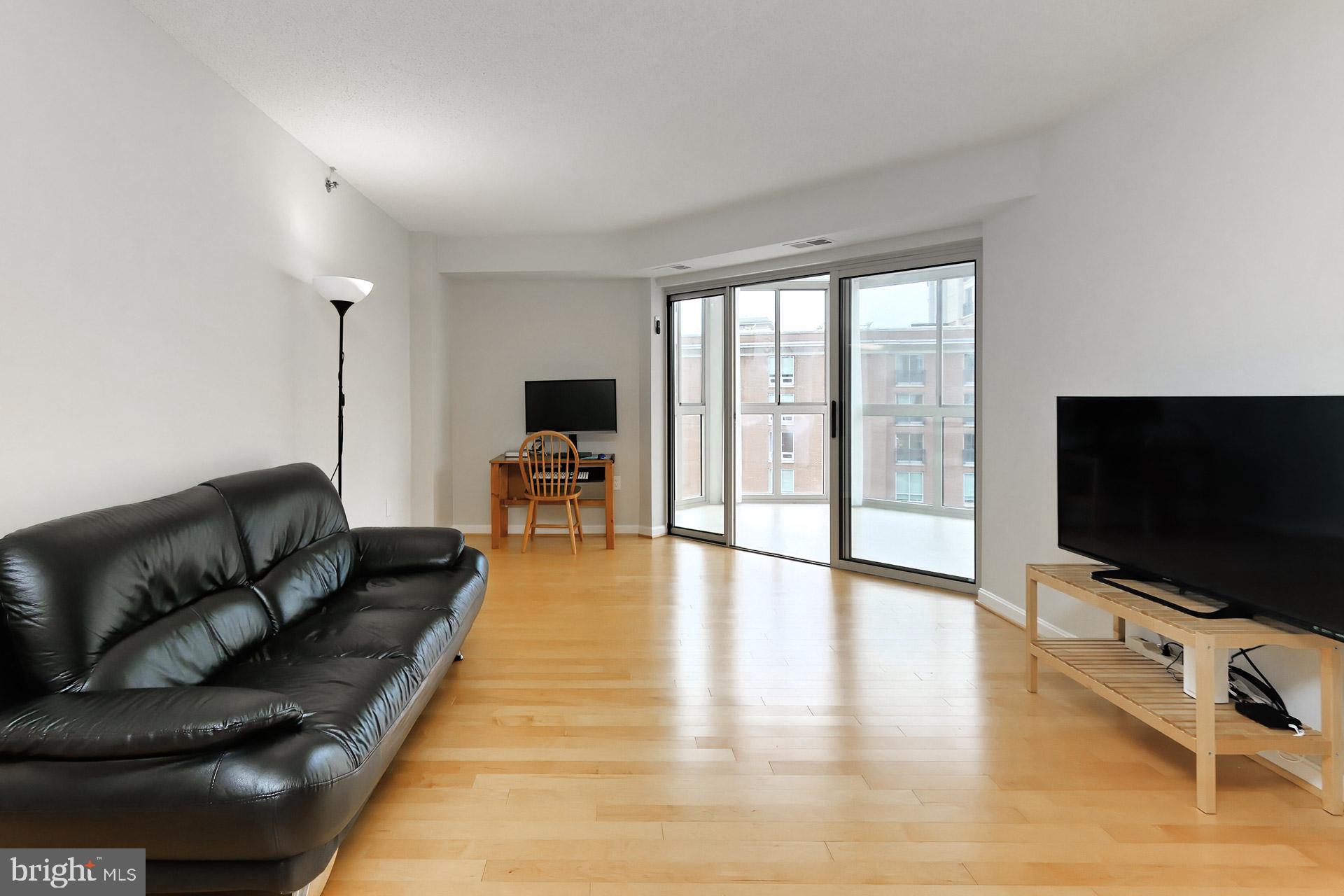 CARLYLE TOWERS - Residential