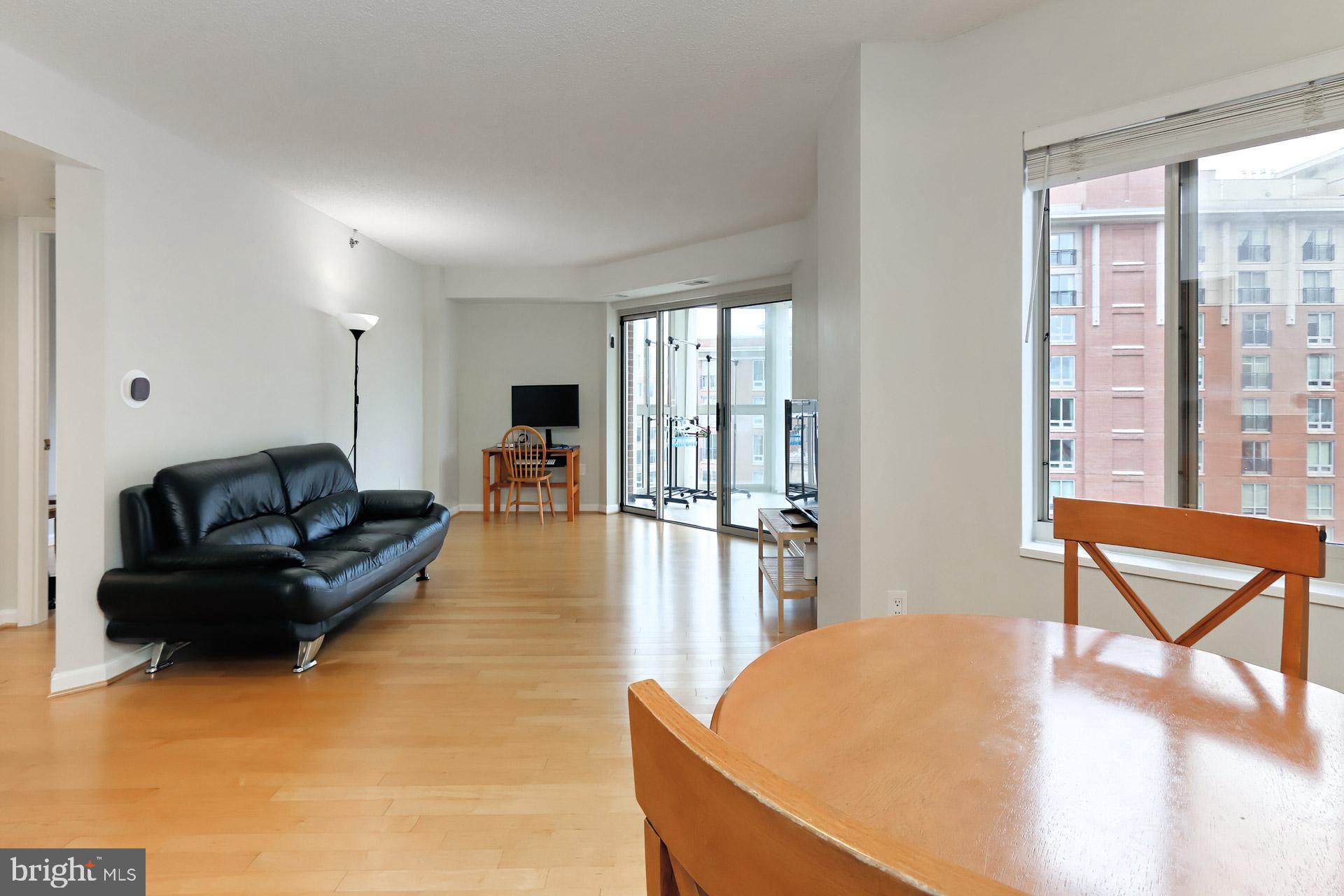 CARLYLE TOWERS - Residential