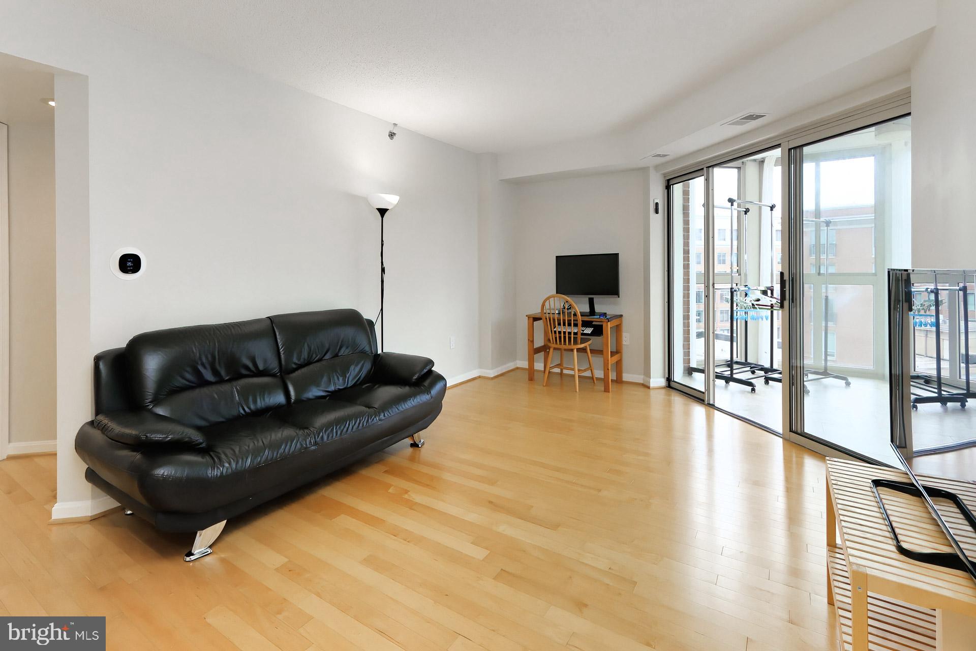 CARLYLE TOWERS - Residential