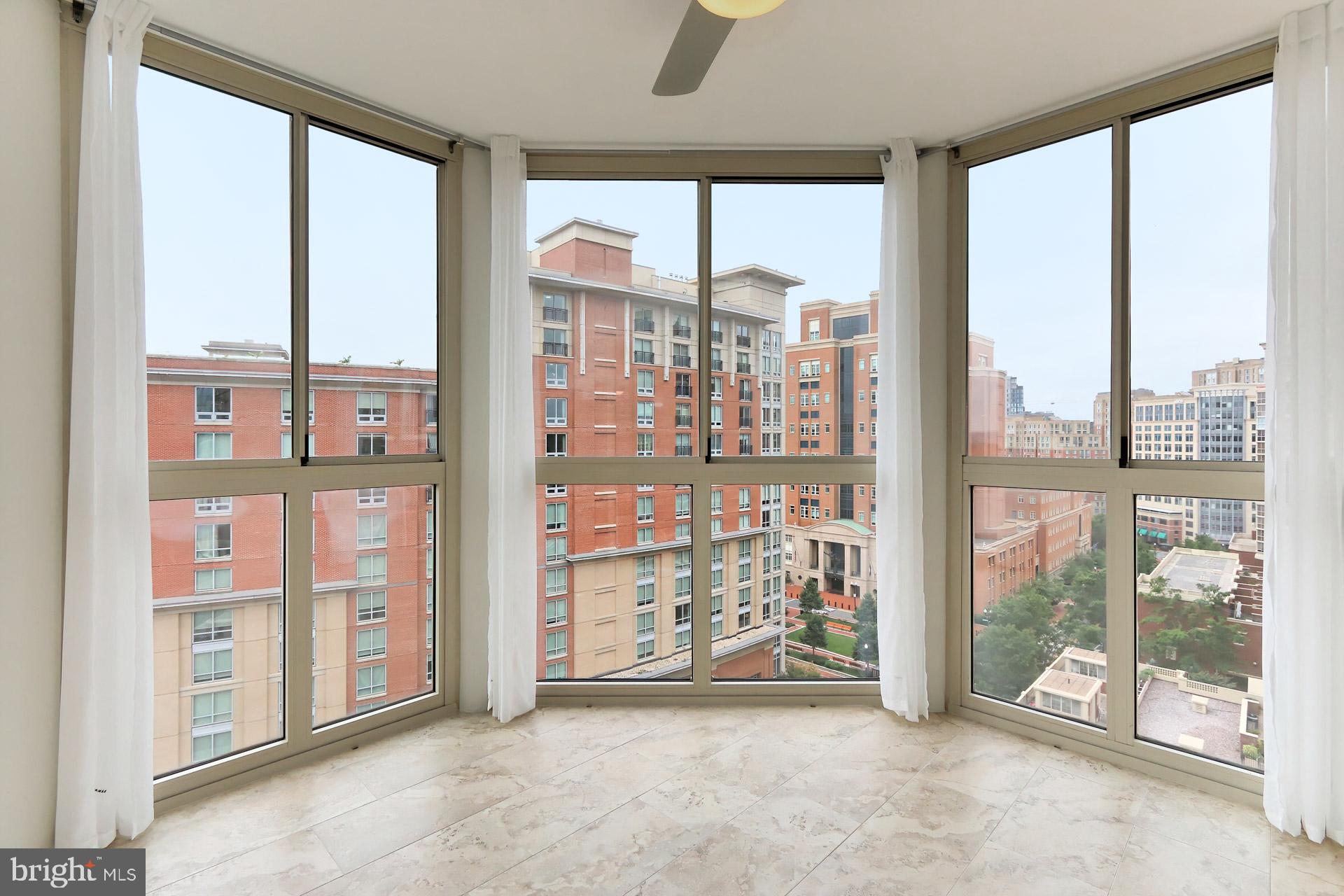 CARLYLE TOWERS - Residential