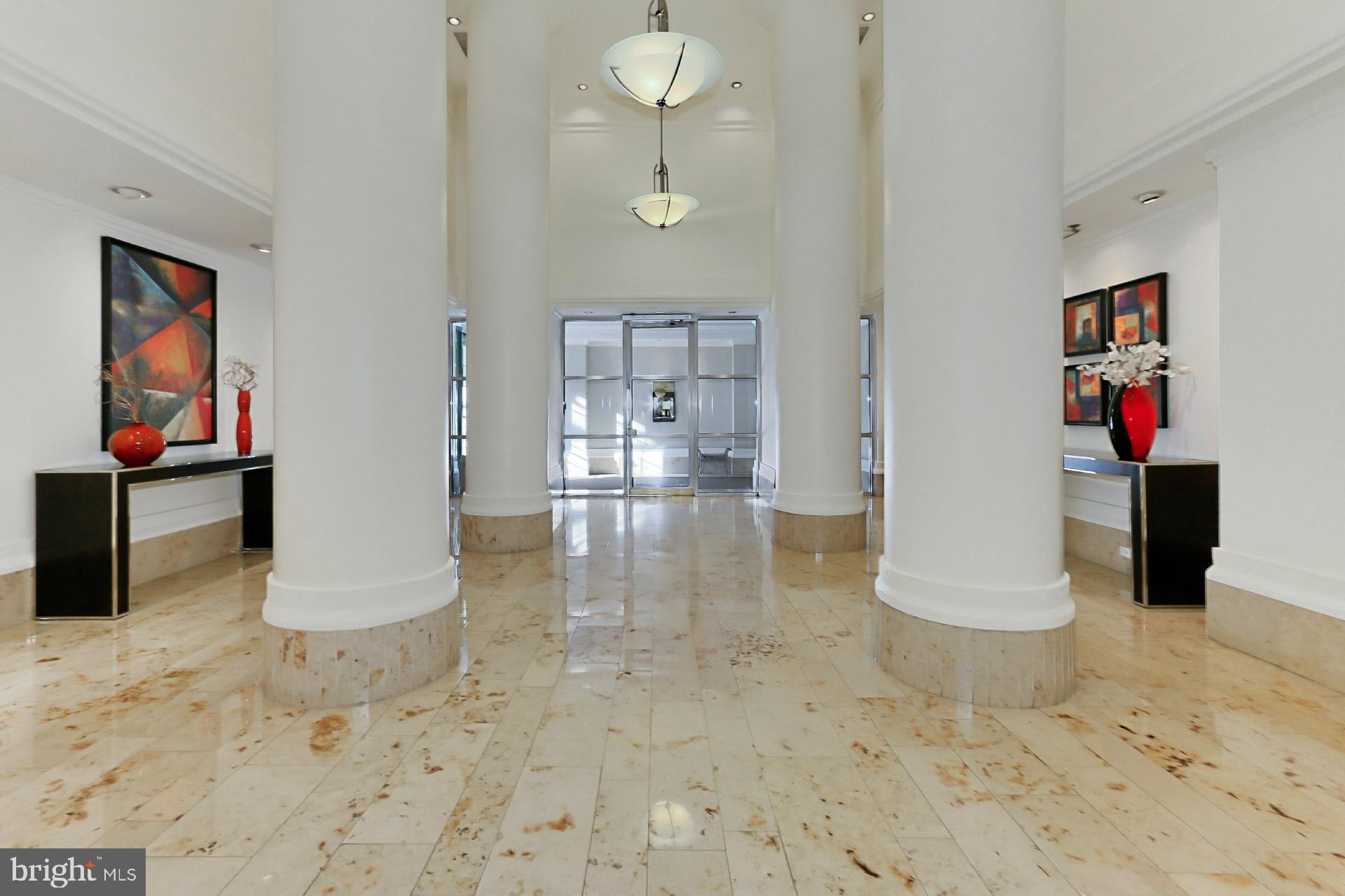 CARLYLE TOWERS - Residential