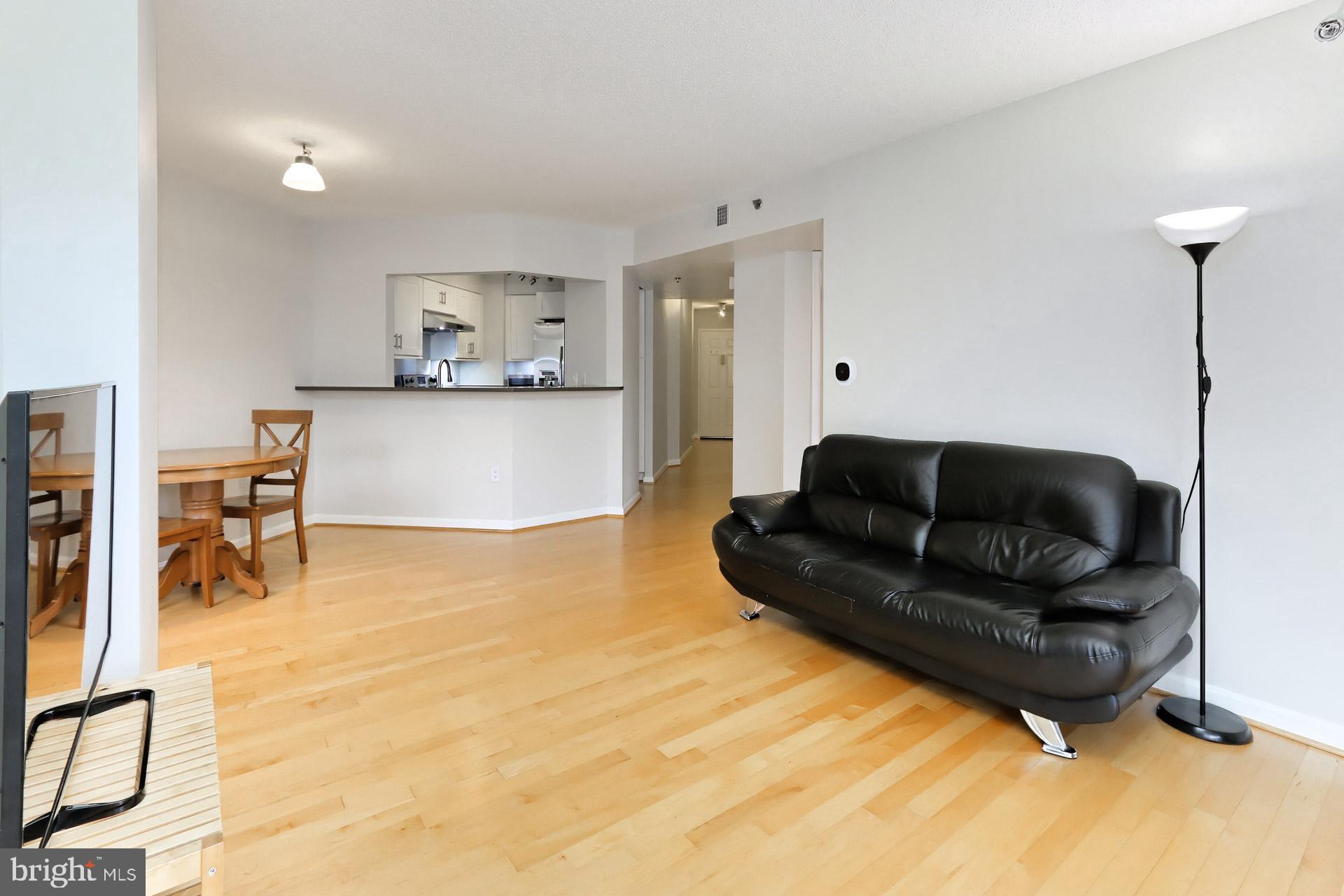 CARLYLE TOWERS - Residential