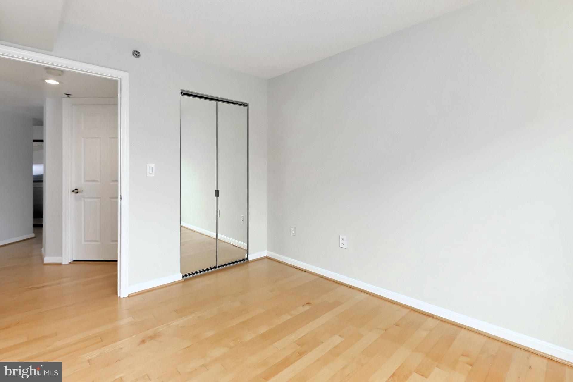 CARLYLE TOWERS - Residential