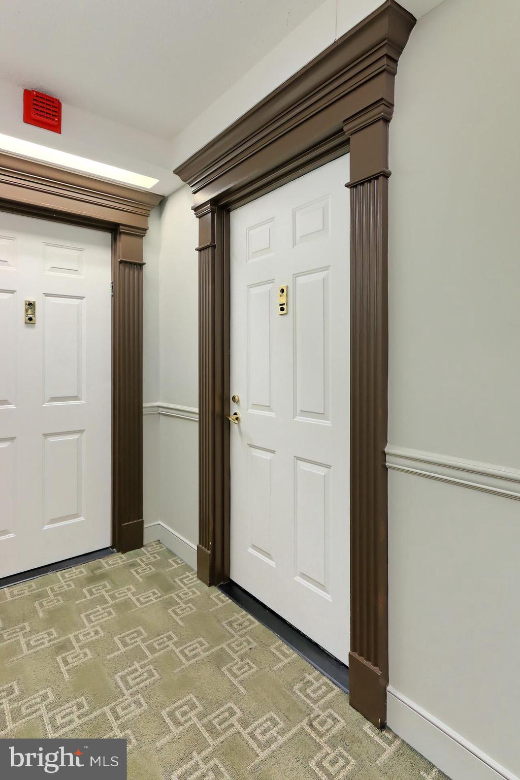 CARLYLE TOWERS - Residential