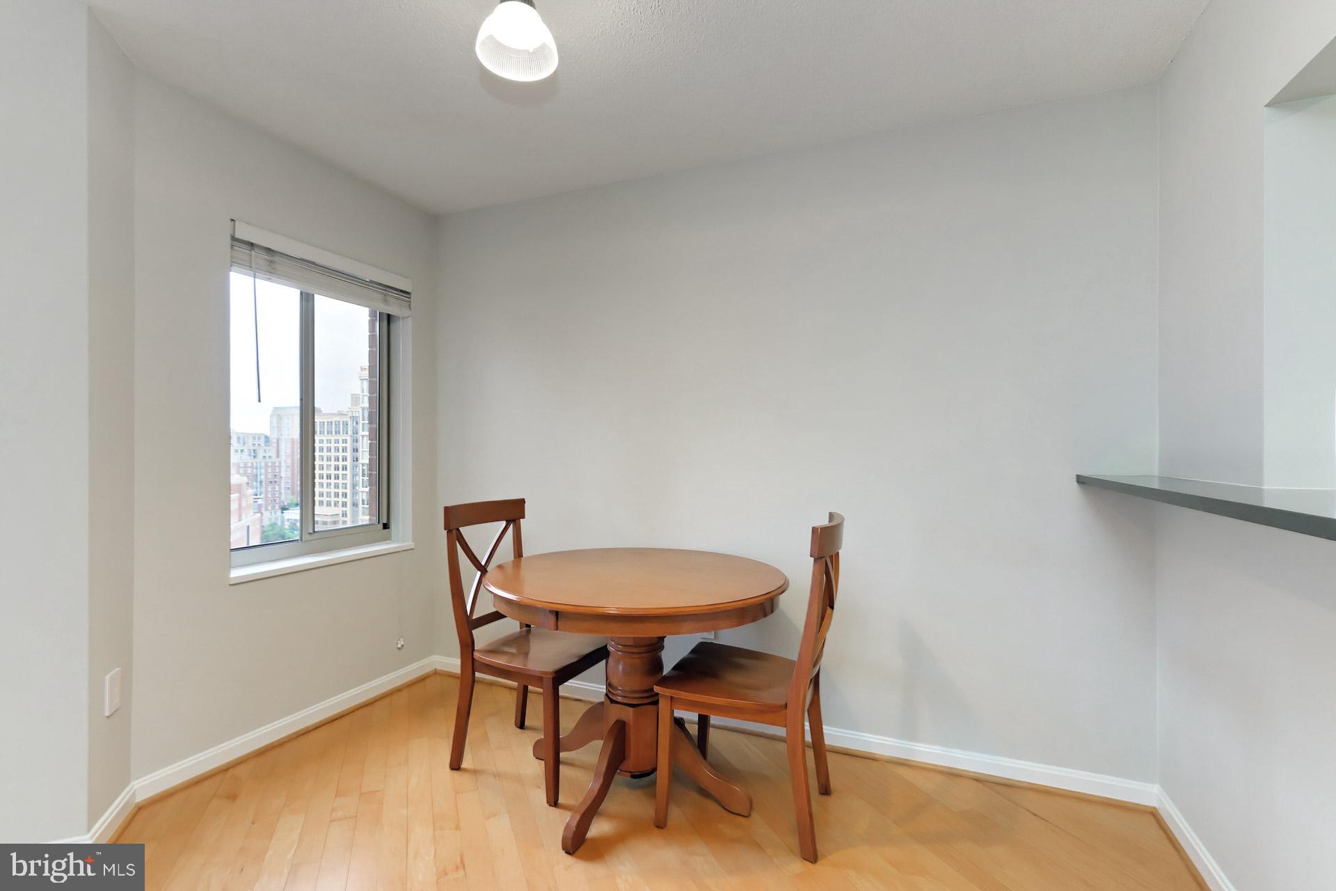 CARLYLE TOWERS - Residential