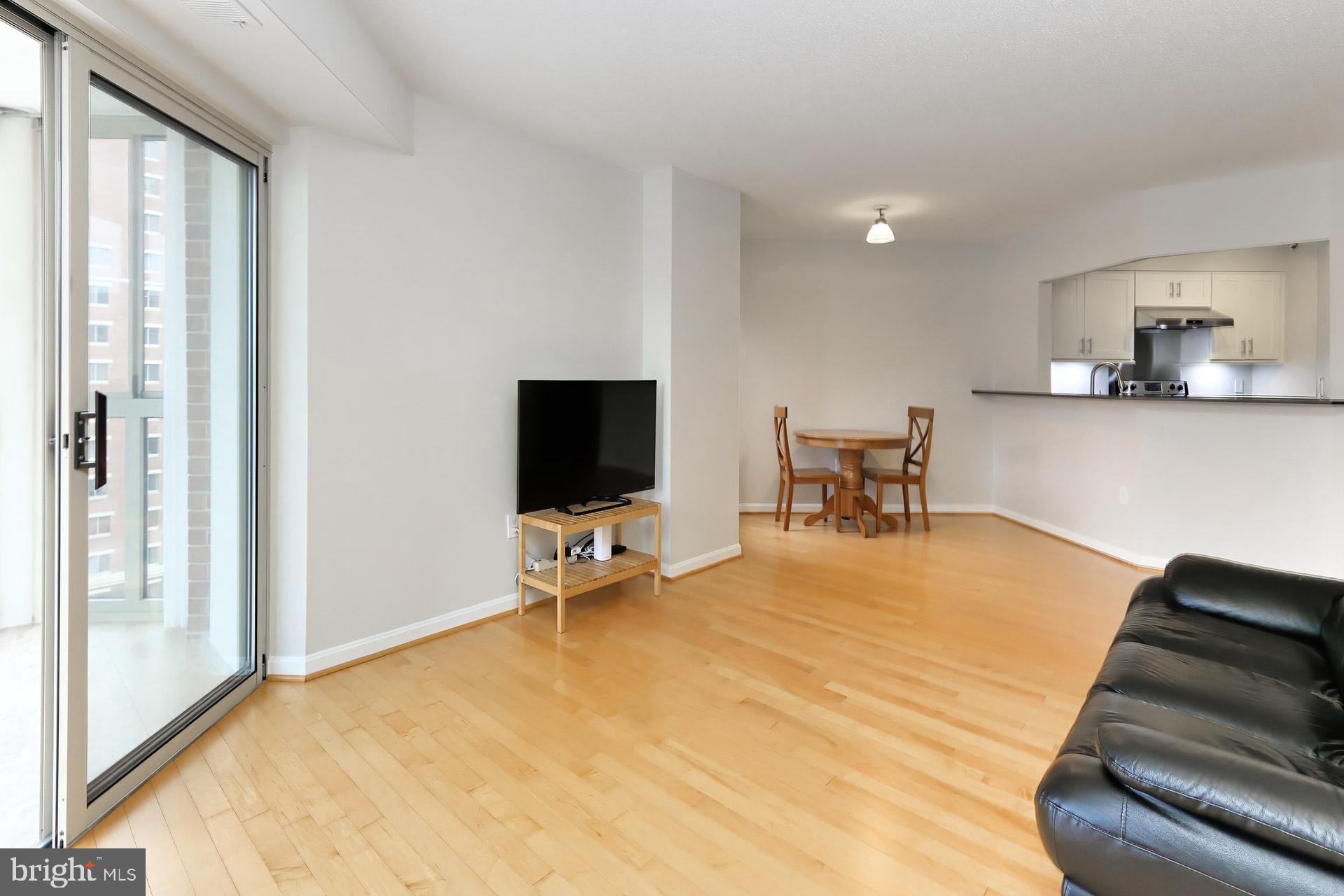 CARLYLE TOWERS - Residential