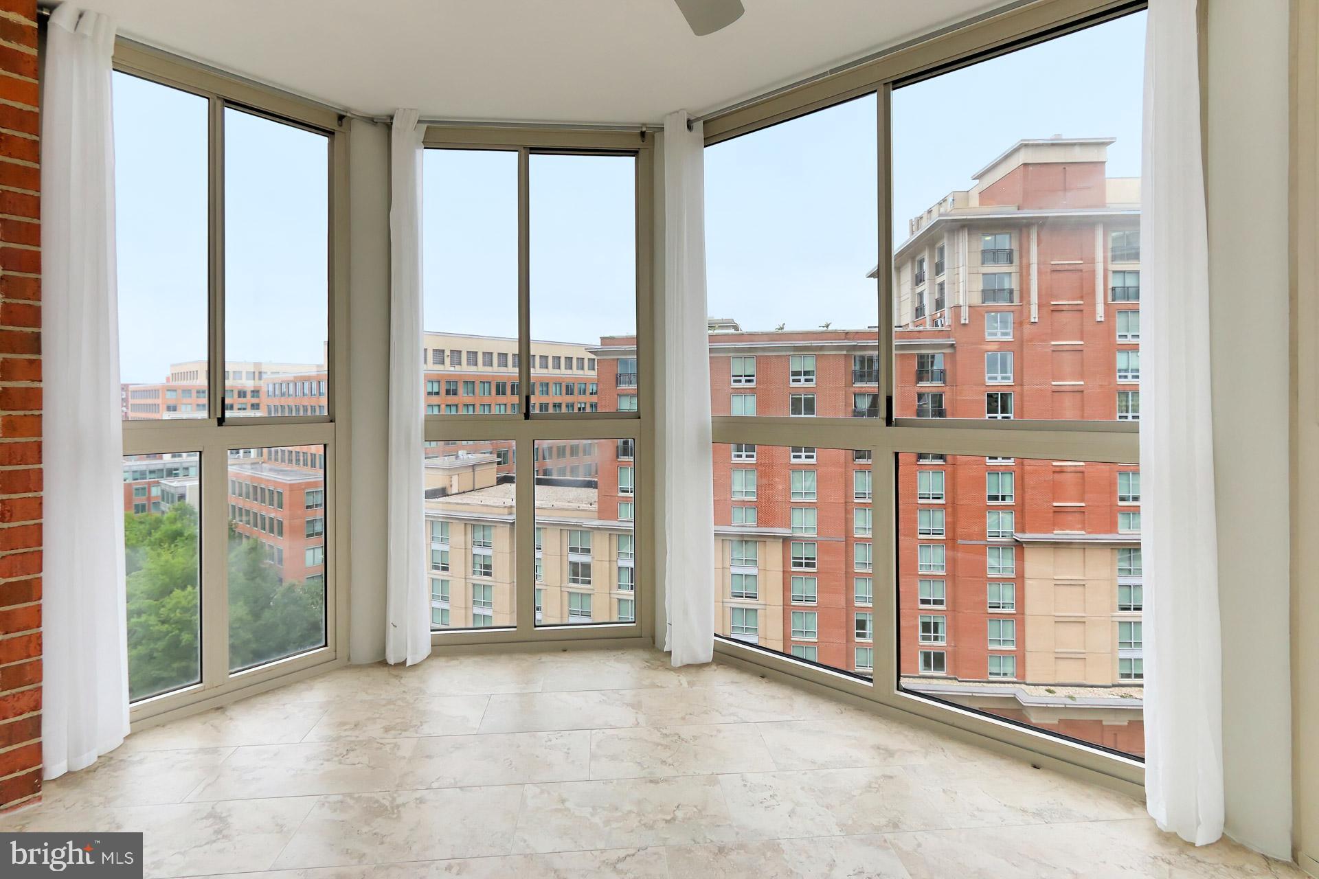 CARLYLE TOWERS - Residential