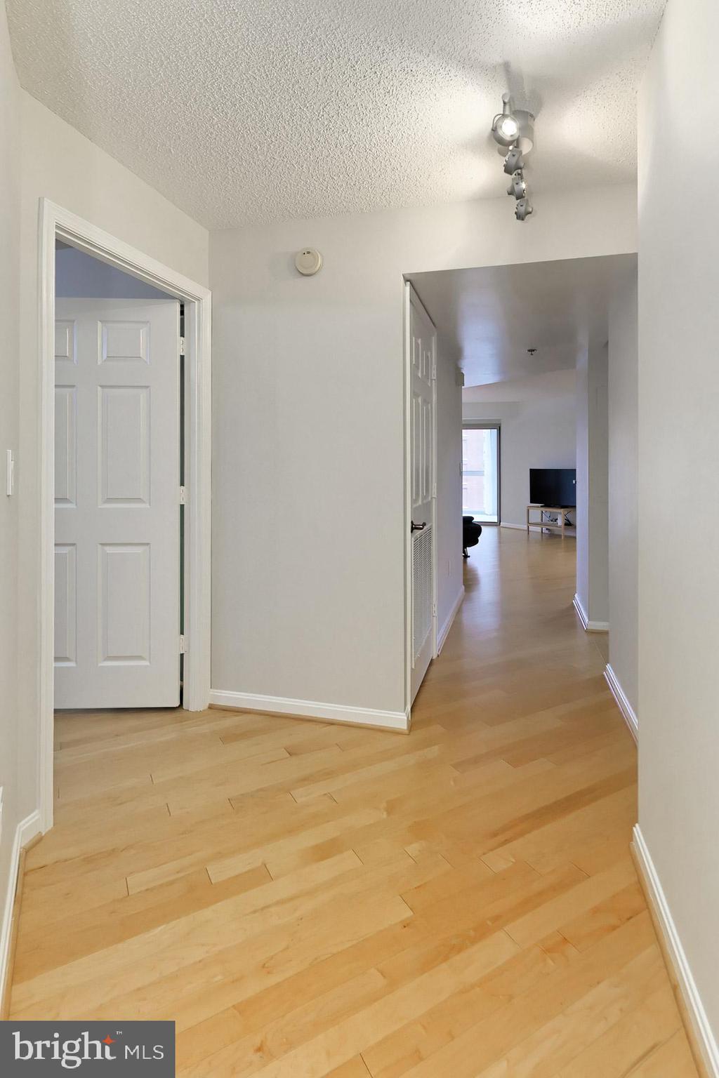 CARLYLE TOWERS - Residential