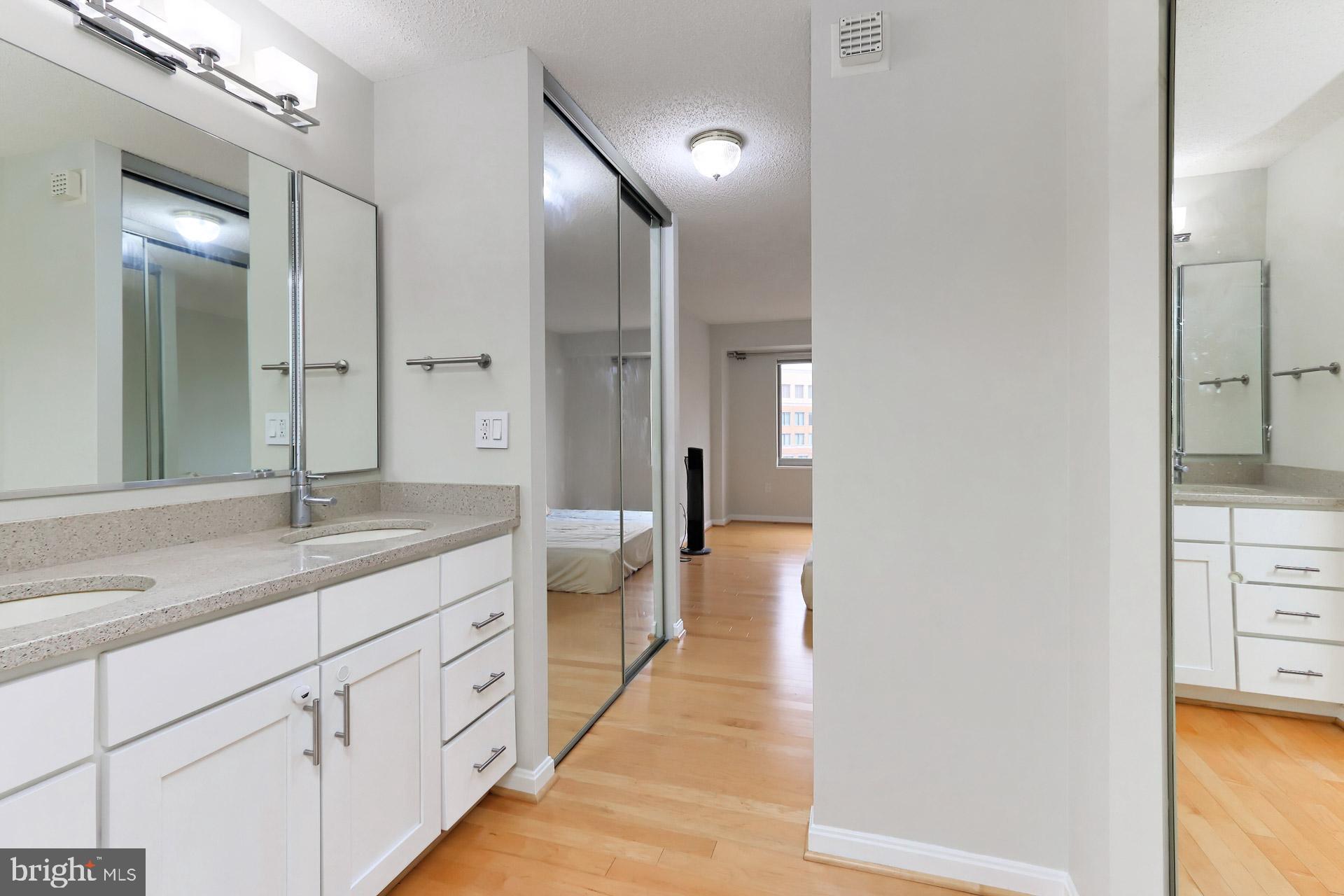 CARLYLE TOWERS - Residential