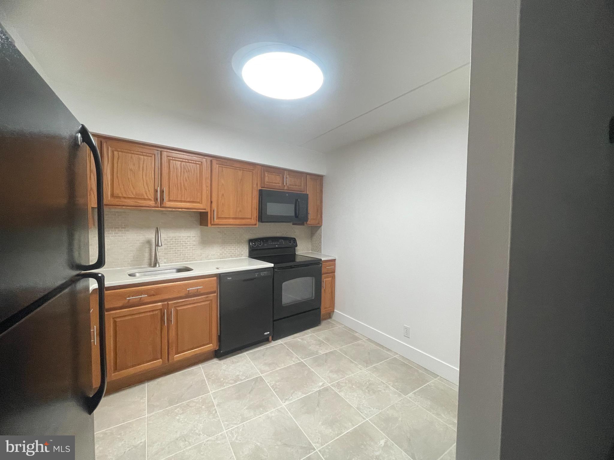 VALLEY FORGE TOWER - Residential Lease