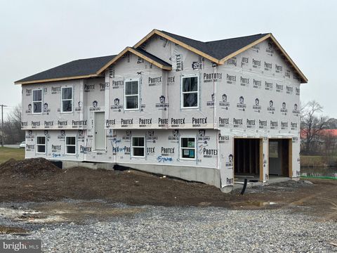 107 MEADOWCREEK DRIVE N CHAMBERSBURG PA 17202