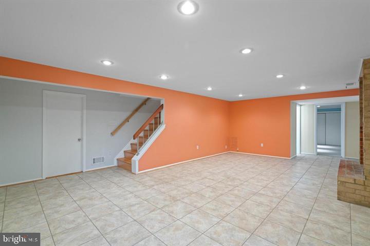 LAKE RIDGE - Residential Lease