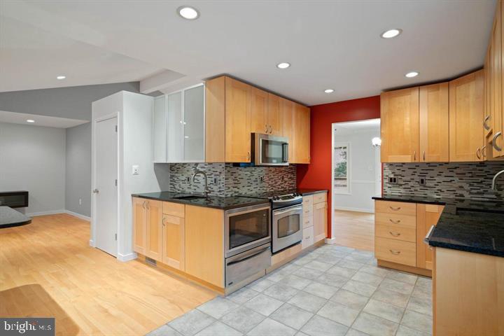 LAKE RIDGE - Residential Lease