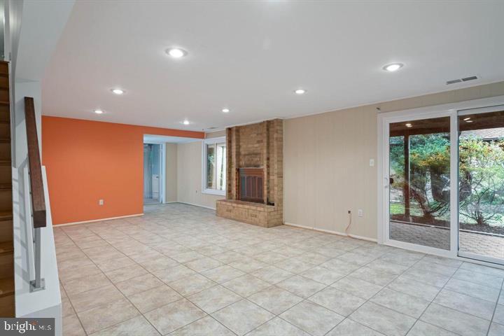 LAKE RIDGE - Residential Lease