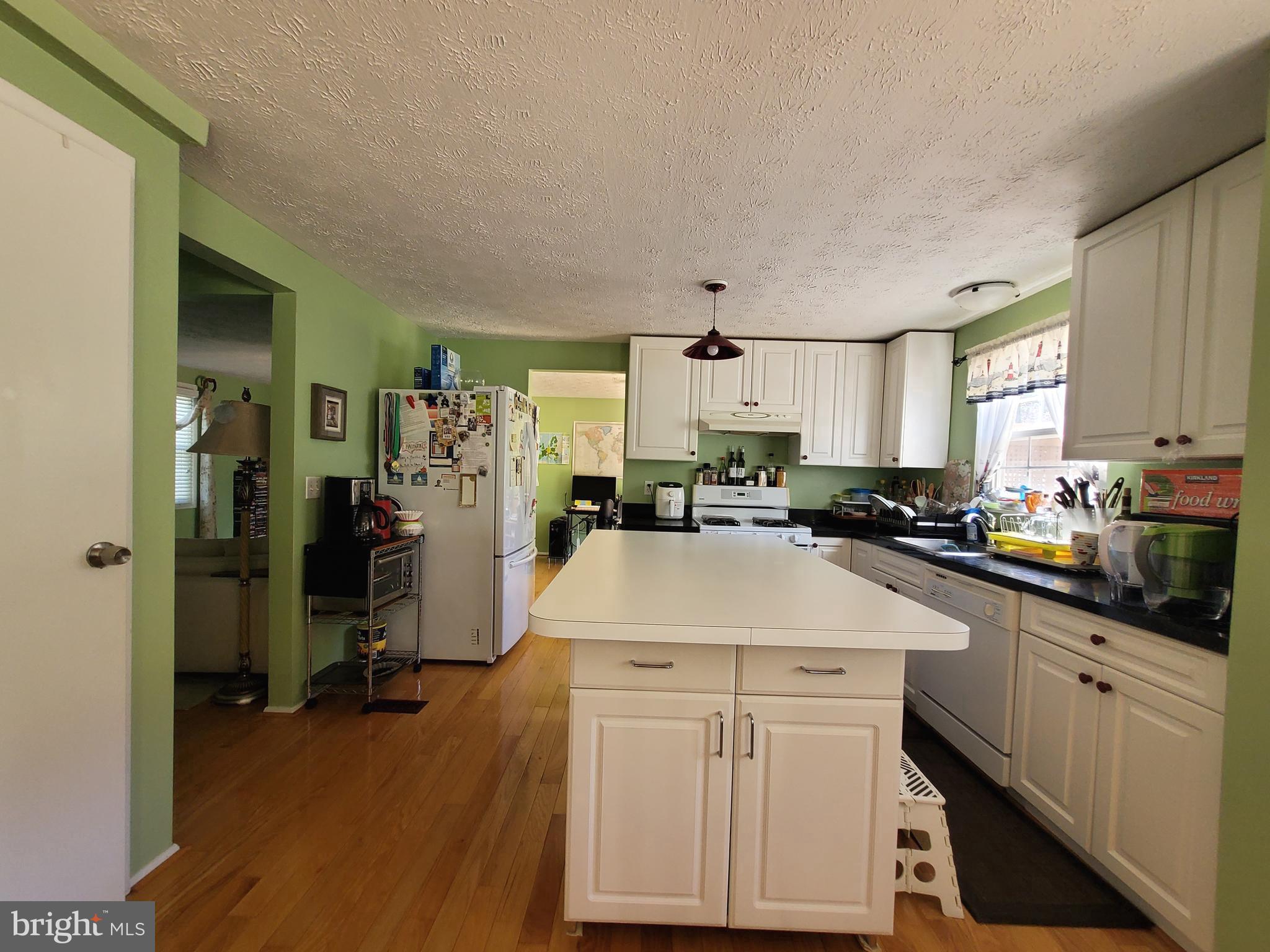 1150 KETTLE POND LANE