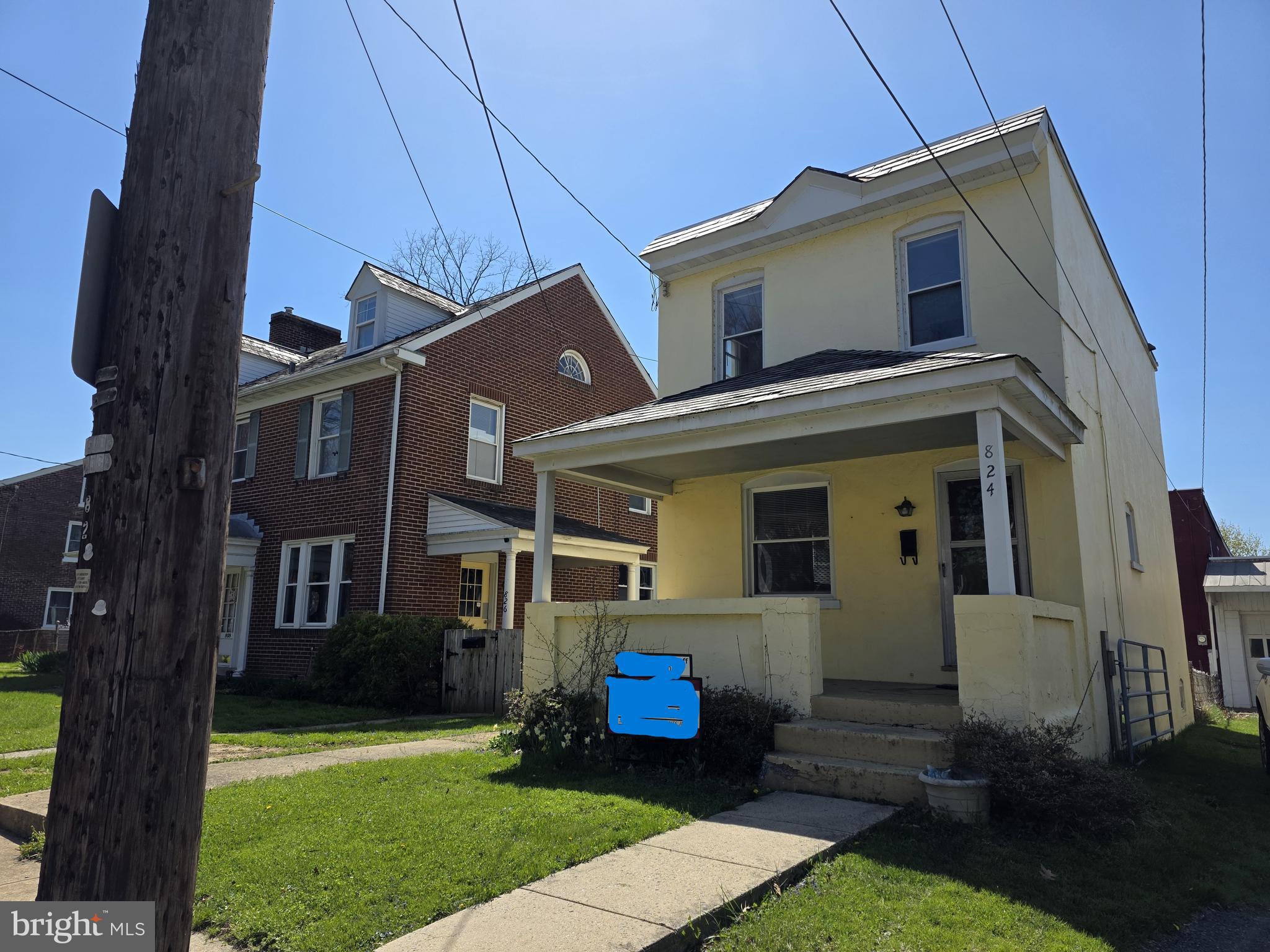 Main image without alt text