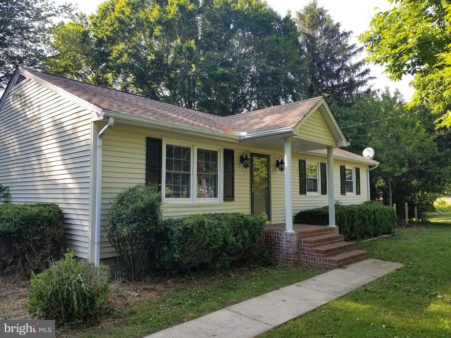 If you're searching for a place to call home, look no further. The house boasts a vast number of
features including beautiful hardwood floors; new rstainless-steel appliances; central heating; air
conditioning system and a basement. The house is only 5 minutes from route 1 and 15 minutes from
Dover Air Force Base and downtown. The 2/3 acre yard; spacious three season porch; garden and
breath taking scenery combine to make this the perfect country living environment, with the
convenience of city life. Enjoy the elegant view of backyard while watching the sunrise in a
community designed for appreciation of the outdoors year-round. You will love the freedom and
peace of mind of living on a cul-de-sac. Situated within the award winning and highly sought Smyrna
school district, this house is waiting to be your home!!