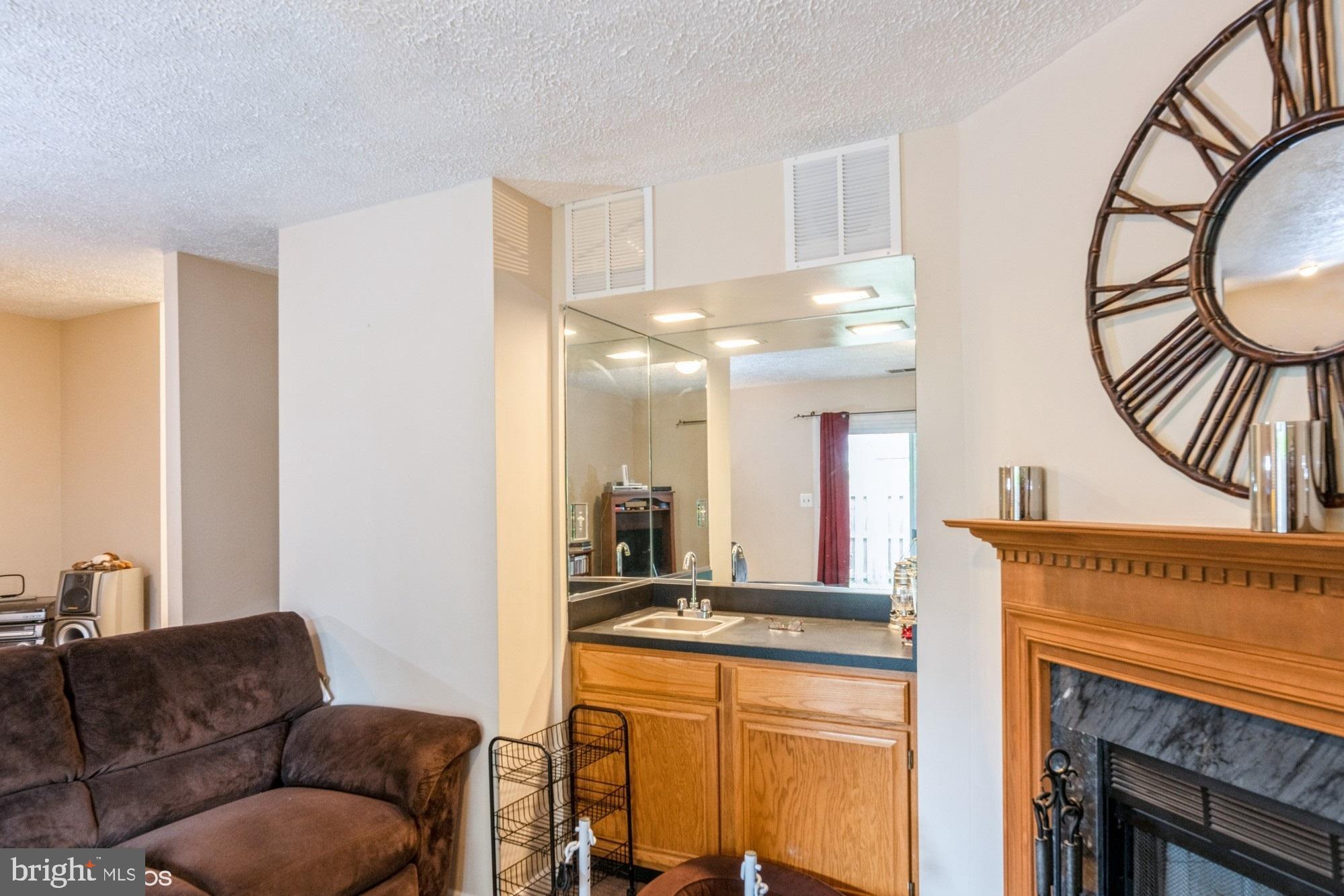 MIRROR RIDGE - Residential