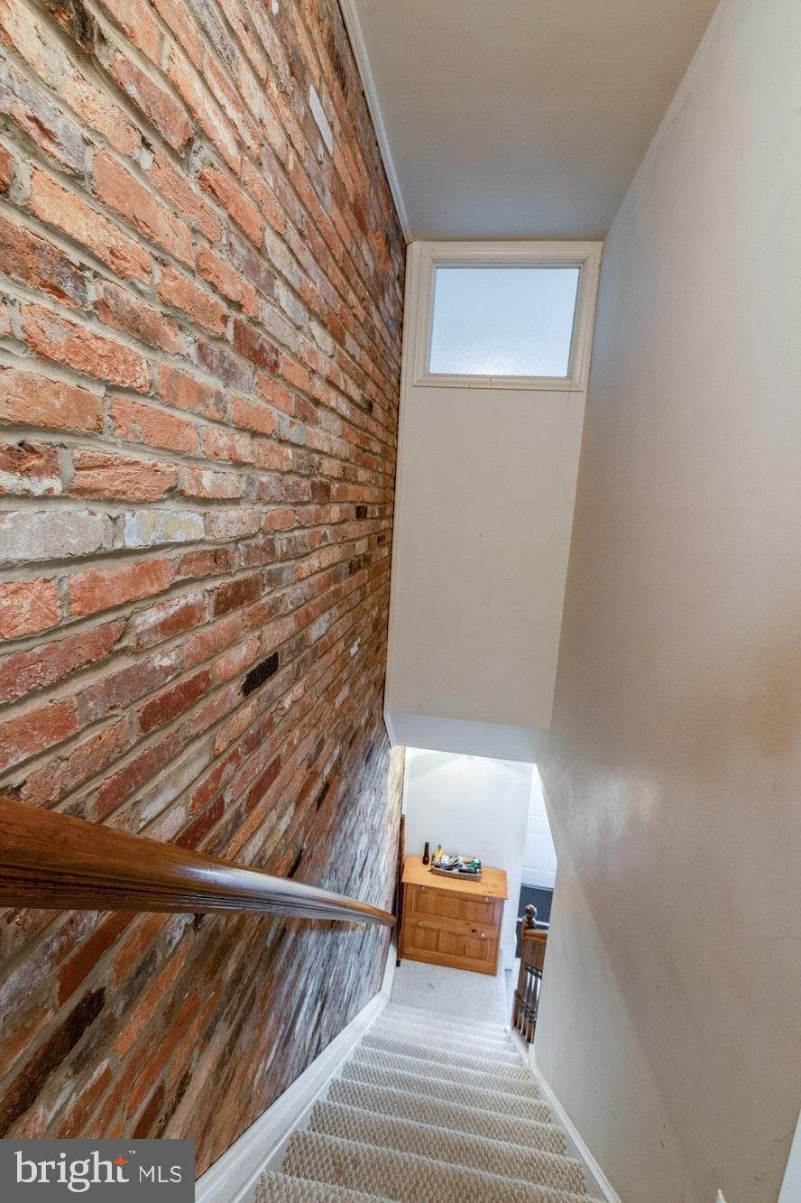 MIRROR RIDGE - Residential