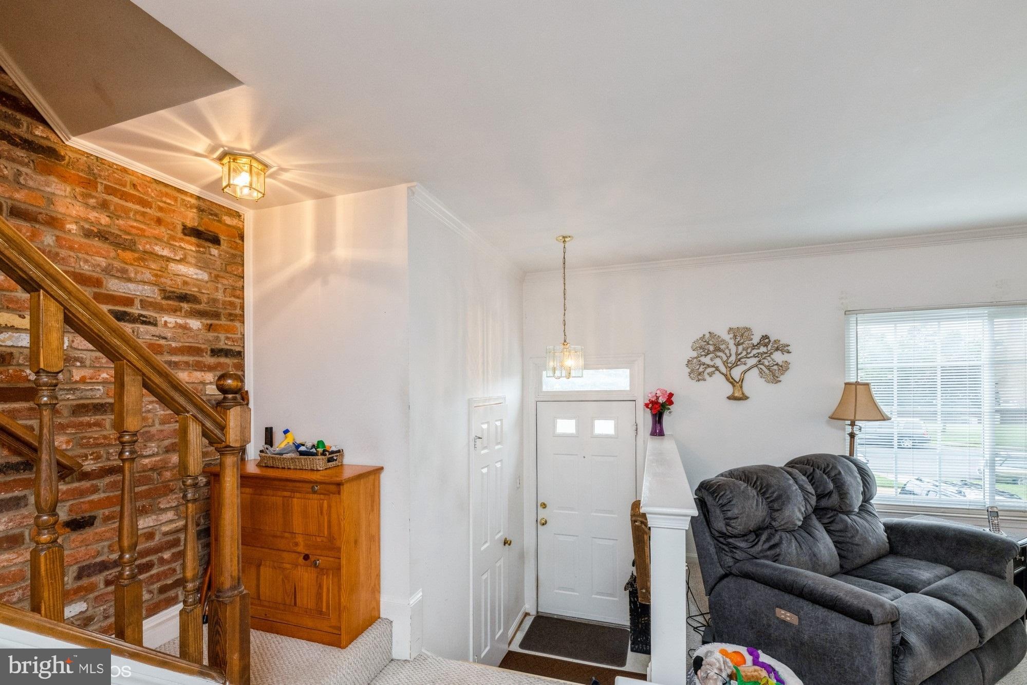 MIRROR RIDGE - Residential