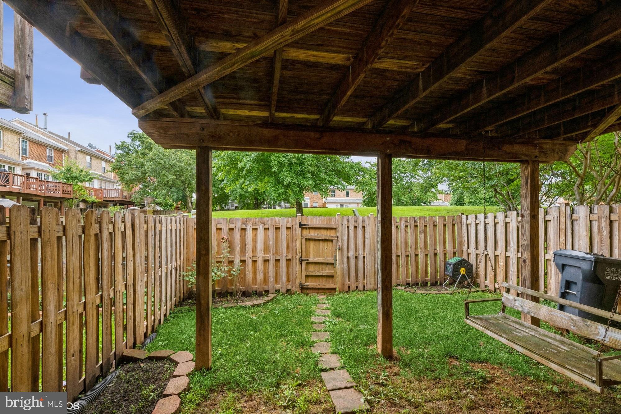 MIRROR RIDGE - Residential