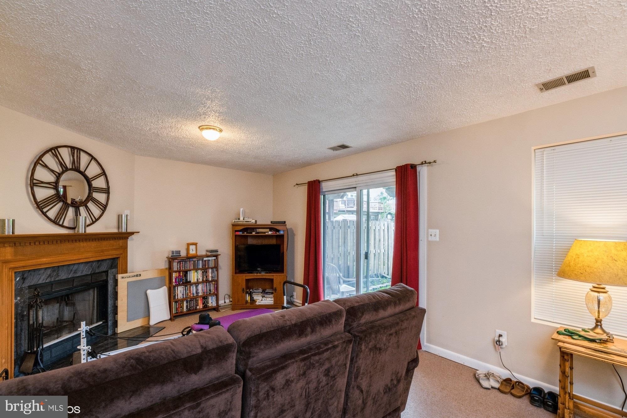 MIRROR RIDGE - Residential