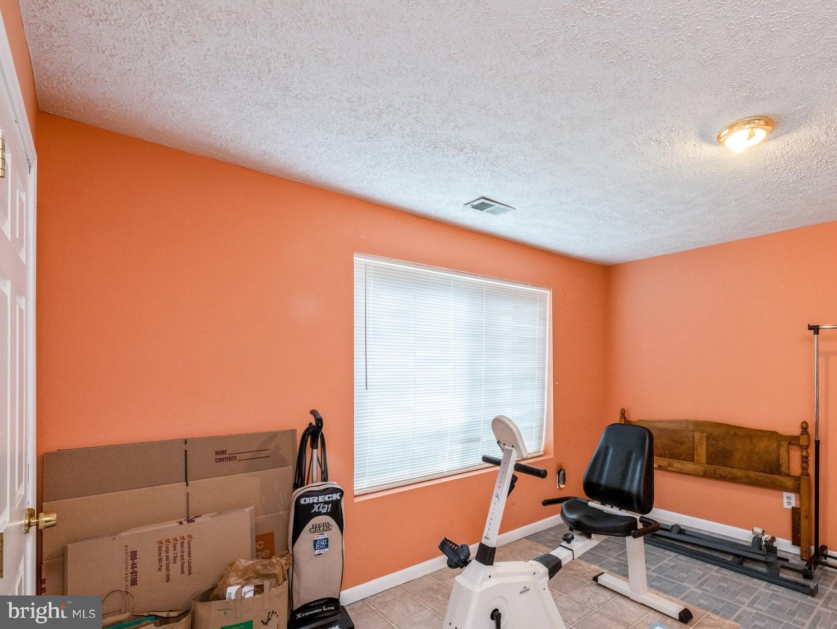 MIRROR RIDGE - Residential