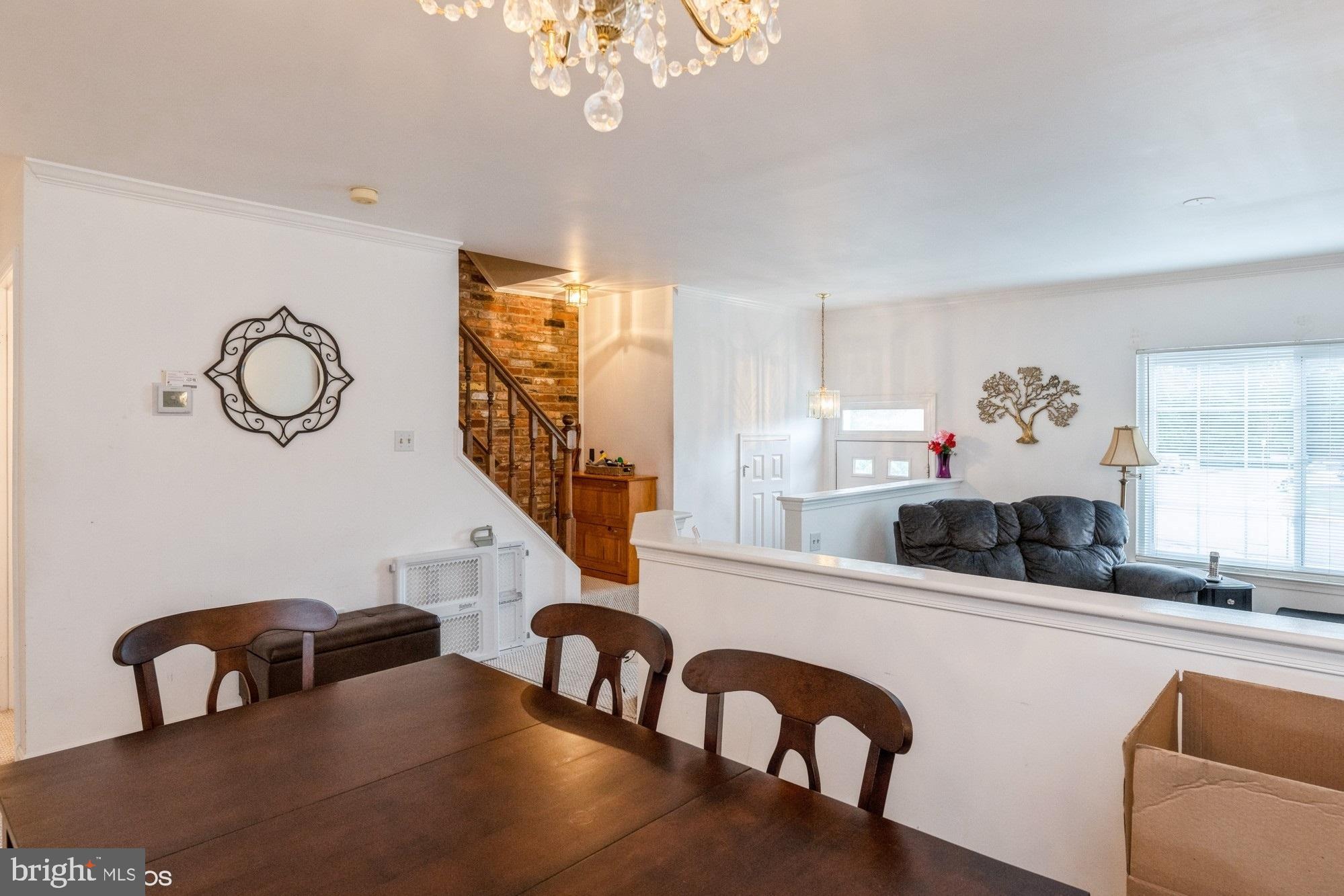 MIRROR RIDGE - Residential