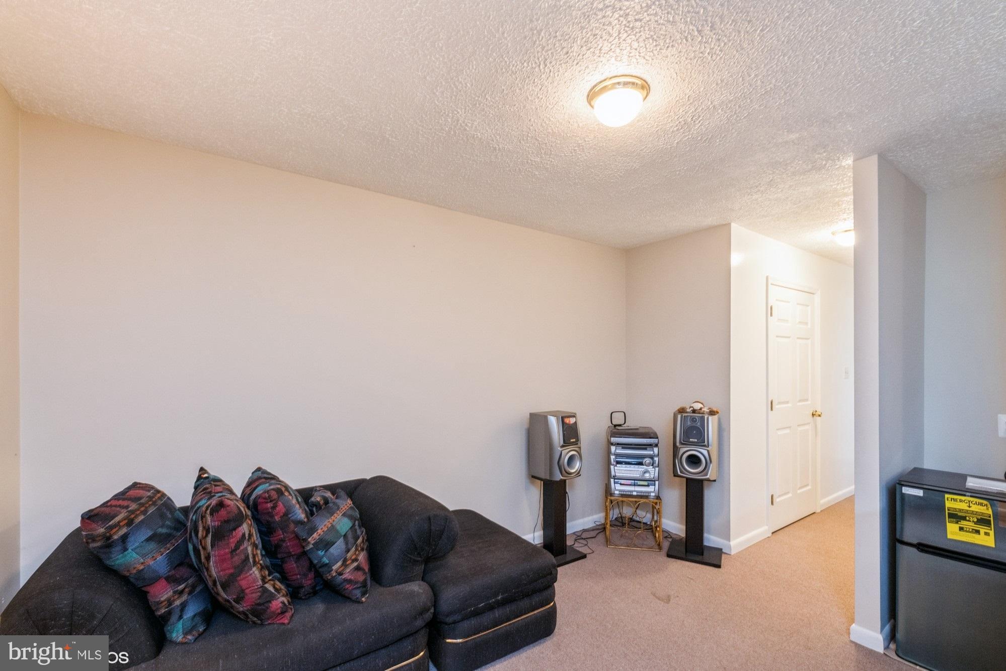 MIRROR RIDGE - Residential