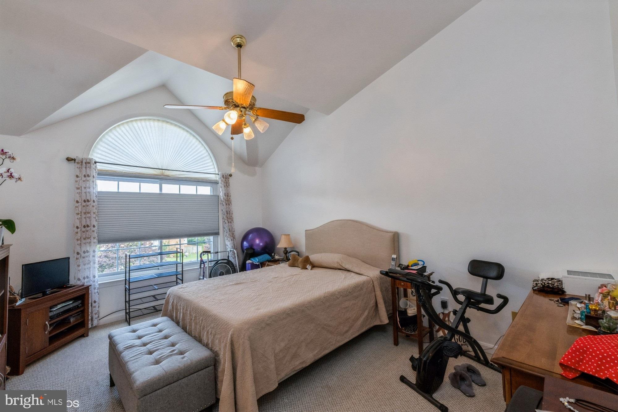 MIRROR RIDGE - Residential