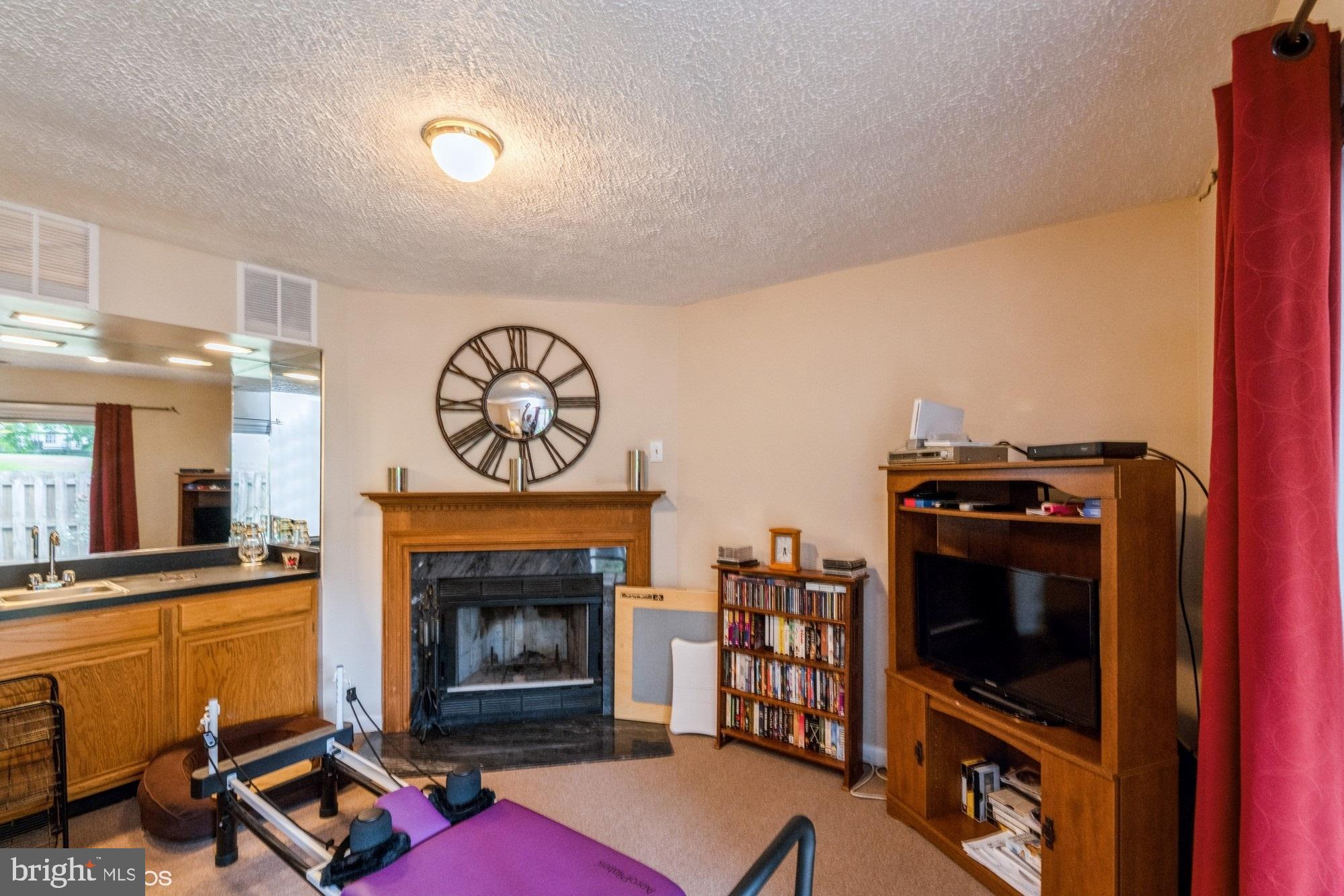 MIRROR RIDGE - Residential