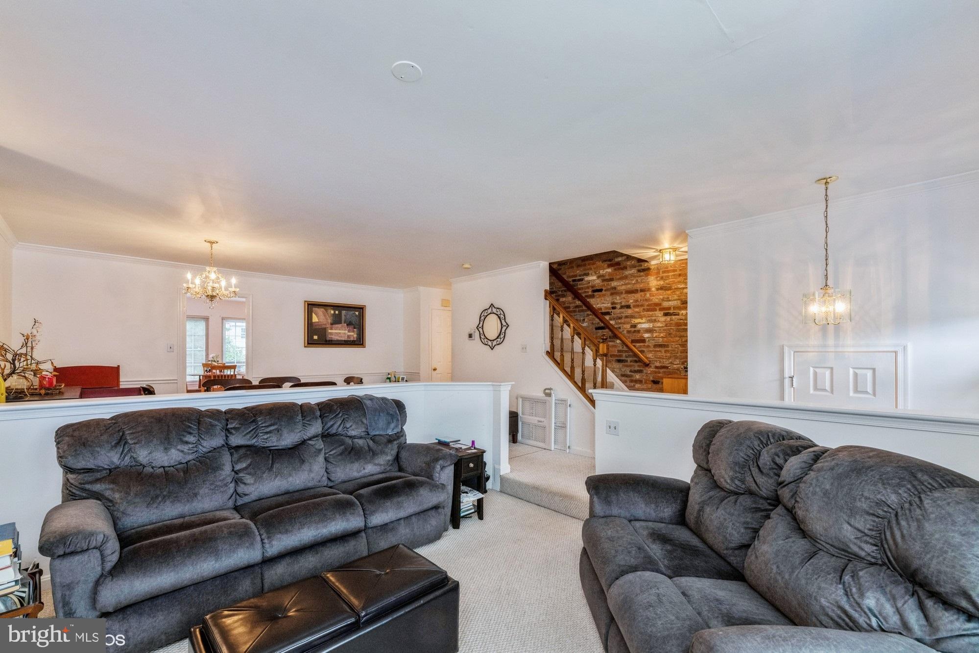 MIRROR RIDGE - Residential