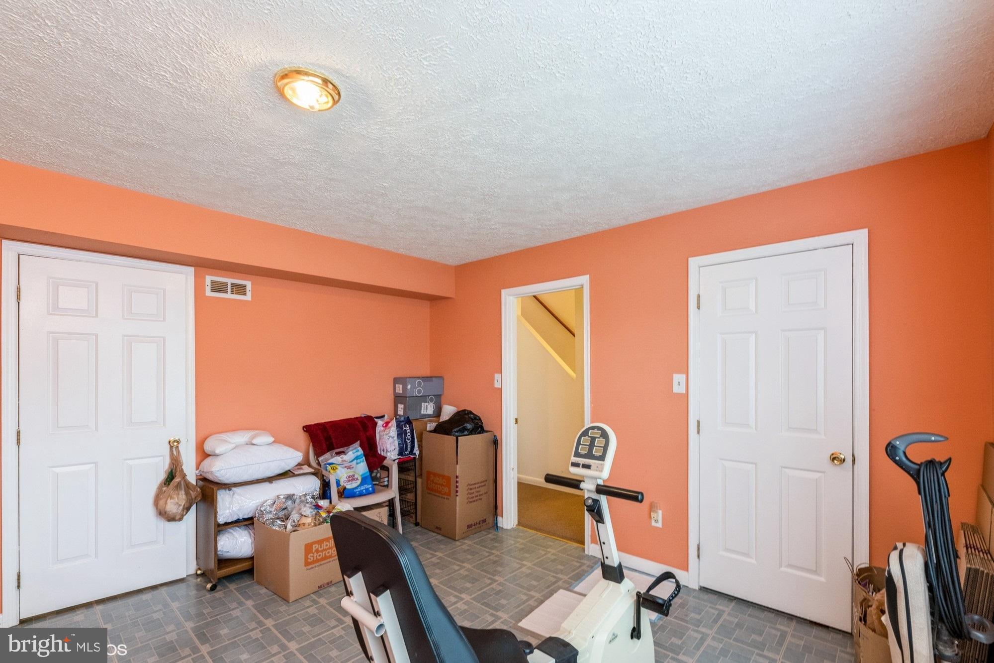 MIRROR RIDGE - Residential