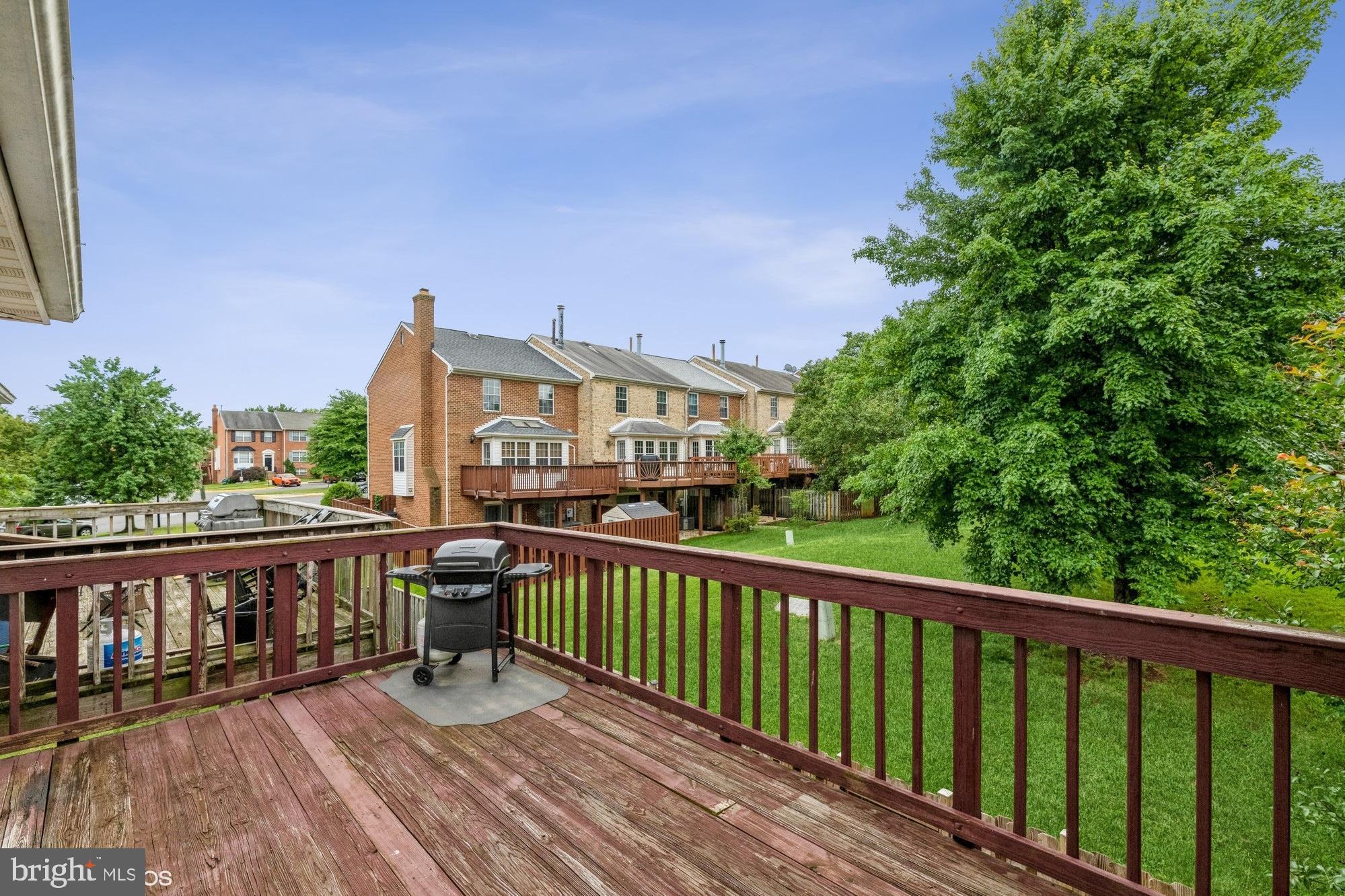 MIRROR RIDGE - Residential