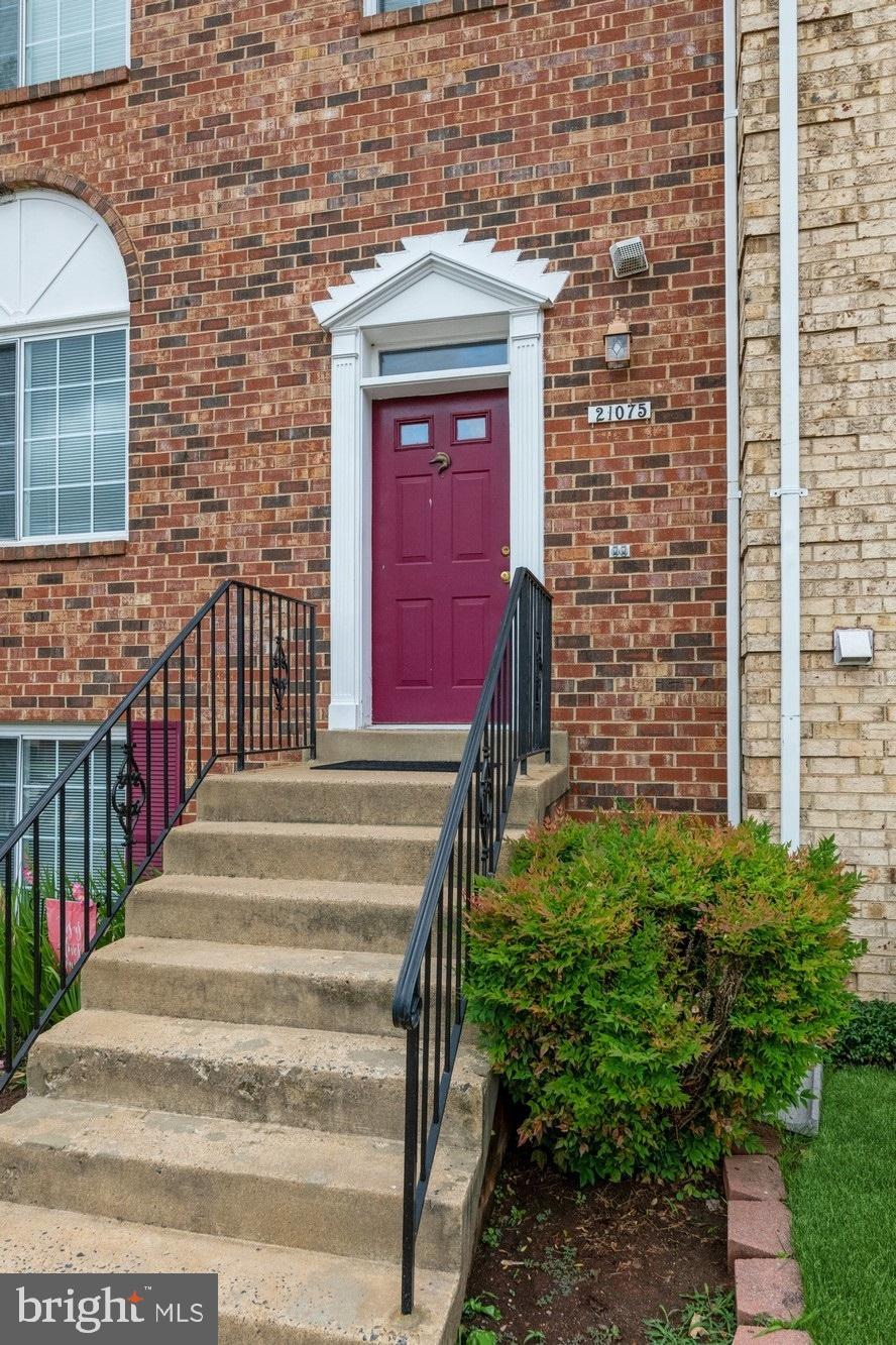 MIRROR RIDGE - Residential