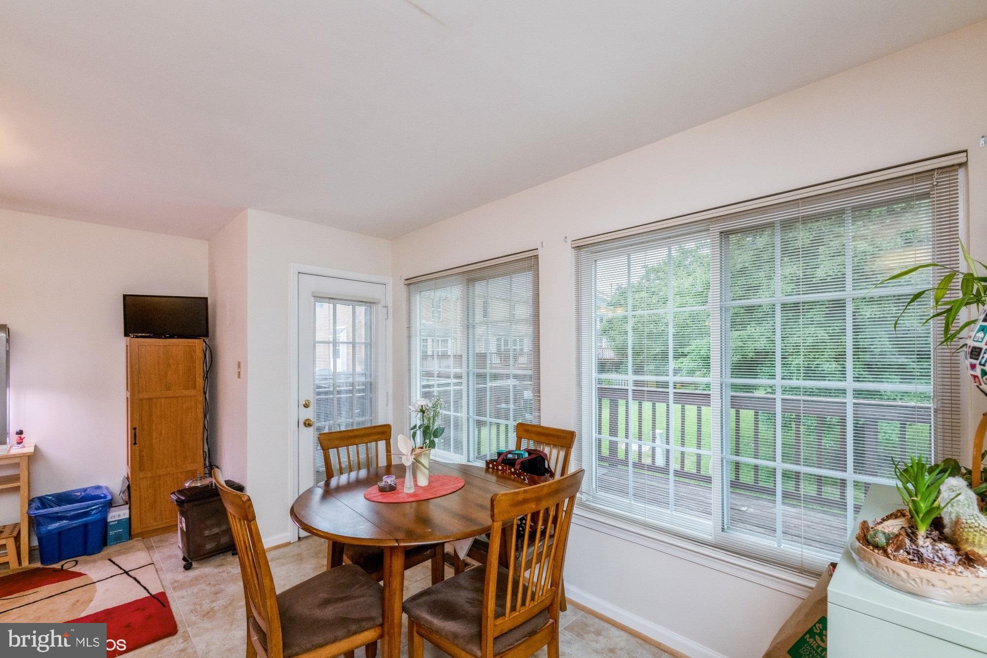 MIRROR RIDGE - Residential