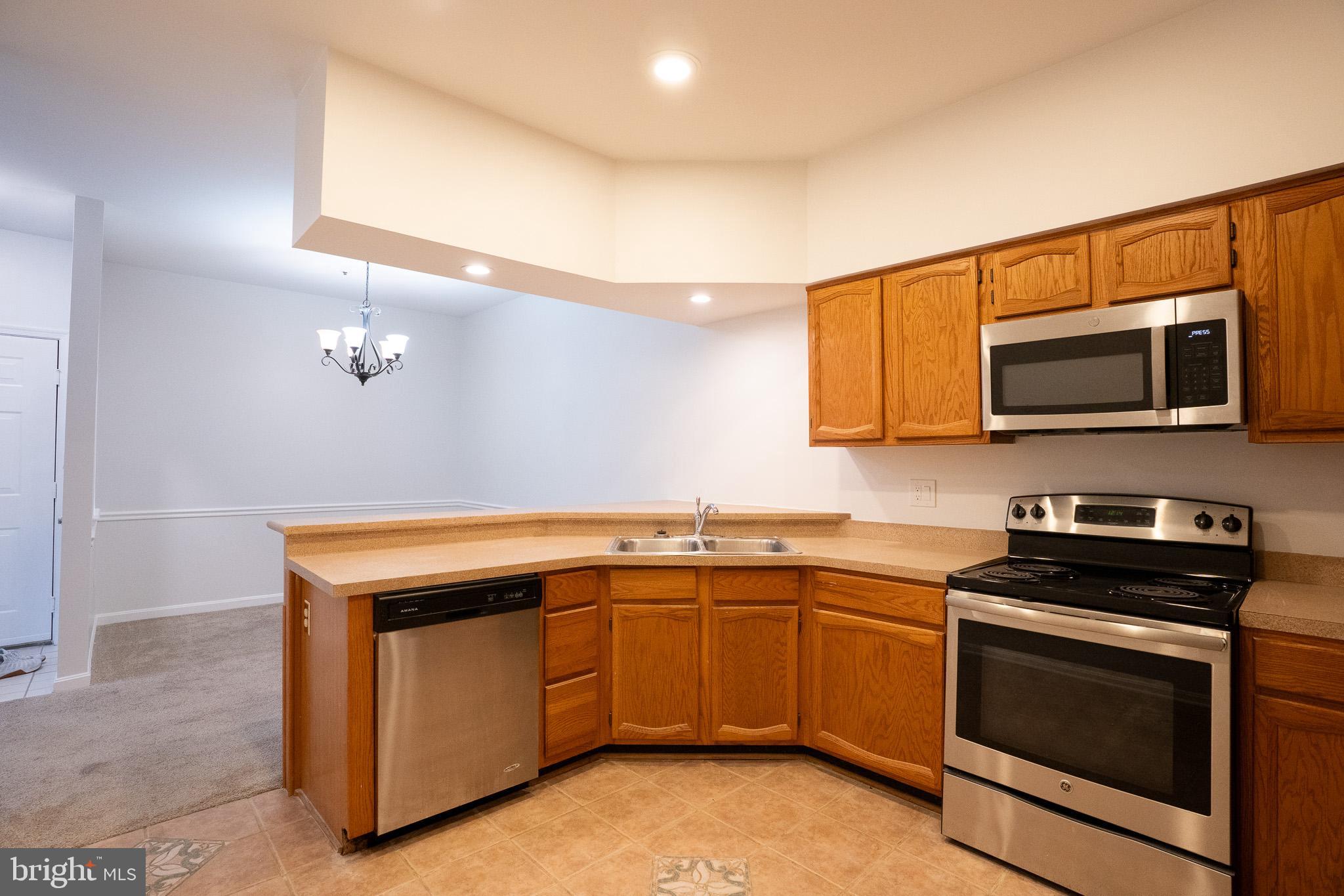 2707 SUMMERVIEW WAY 101