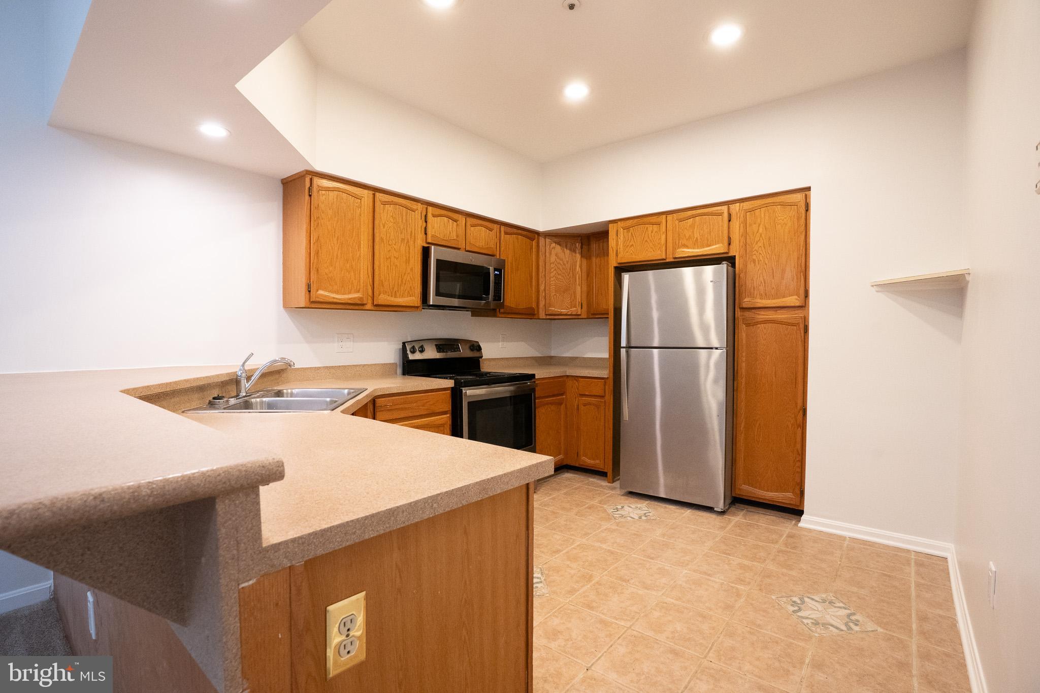 2707 SUMMERVIEW WAY 101