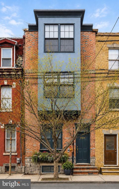 Townhouse For Sale - 2404 Catharine Street<br/> PHILADELPHIA, PA 19146