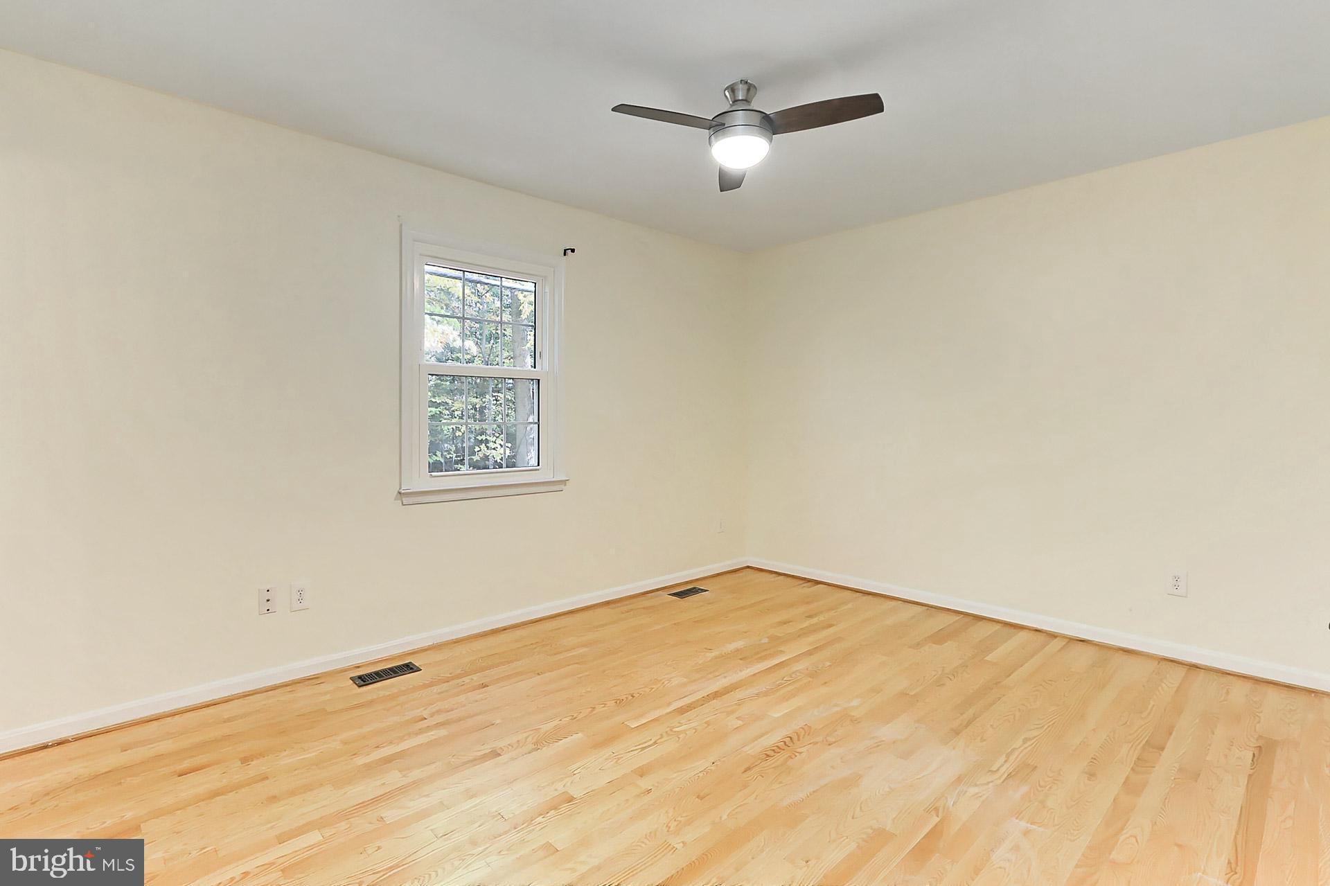 COUNTRY CLUB HILLS - Residential Lease