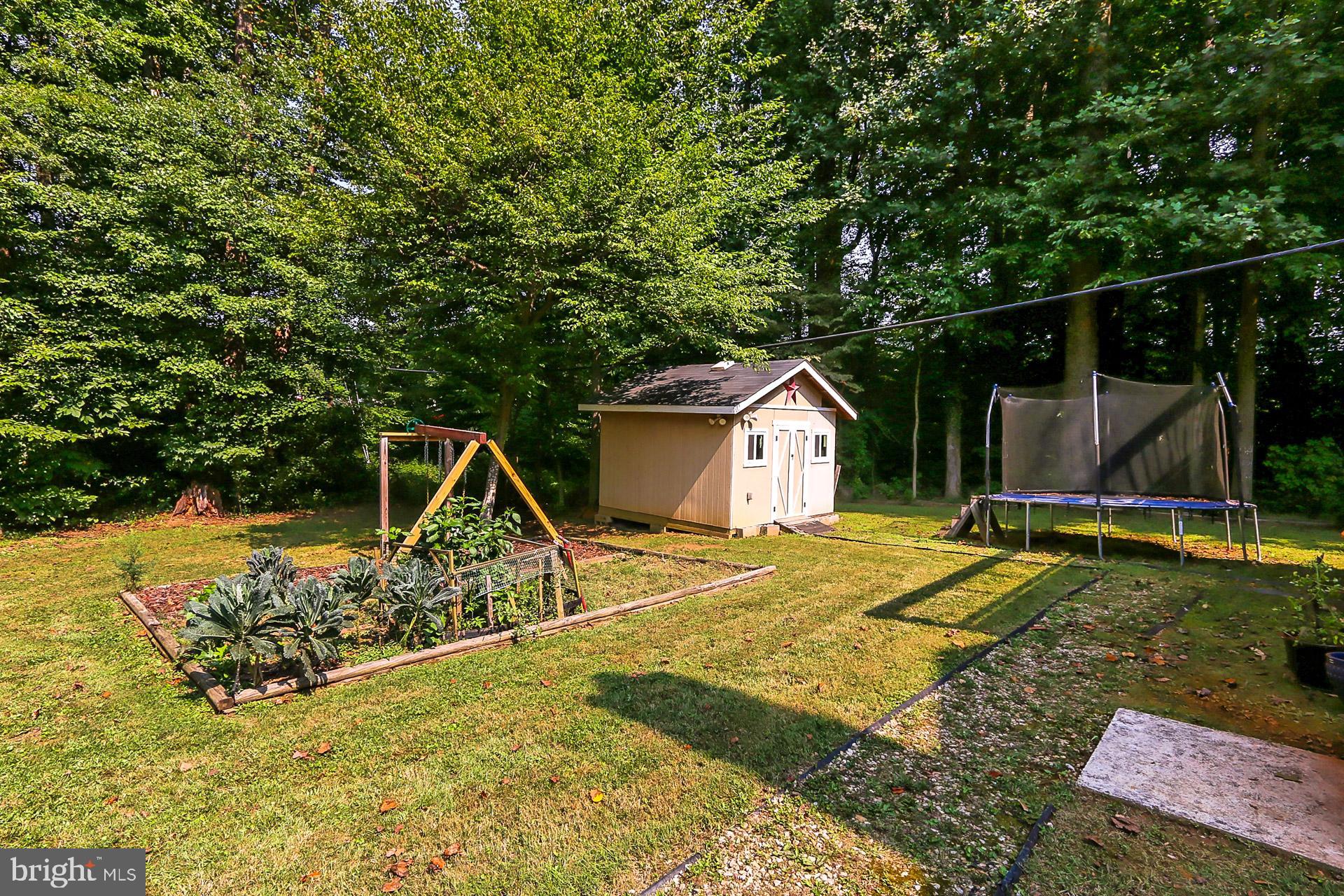 COUNTRY CLUB HILLS - Residential Lease